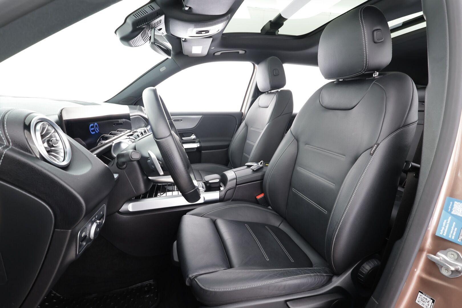 Mercedes-Benz EQB 2023 350 4MATIC AMG Business 7-P * Distronic+ / Panorama / 360° / Midline / Keyless / Nahat / Widescreen * - Suomi-auto / Kahdet renkaat aluvanteilla / Merkkihuollettu