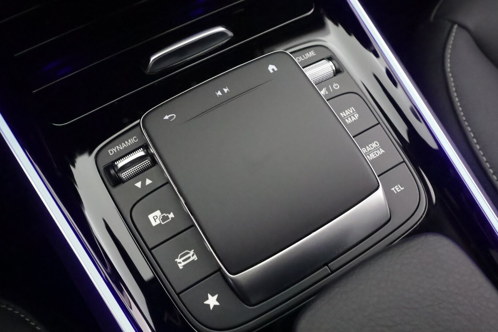 Mercedes-Benz EQB 2023 350 4MATIC AMG Business 7-P * Distronic+ / Panorama / 360° / Midline / Keyless / Nahat / Widescreen * - Suomi-auto / Kahdet renkaat aluvanteilla / Merkkihuollettu