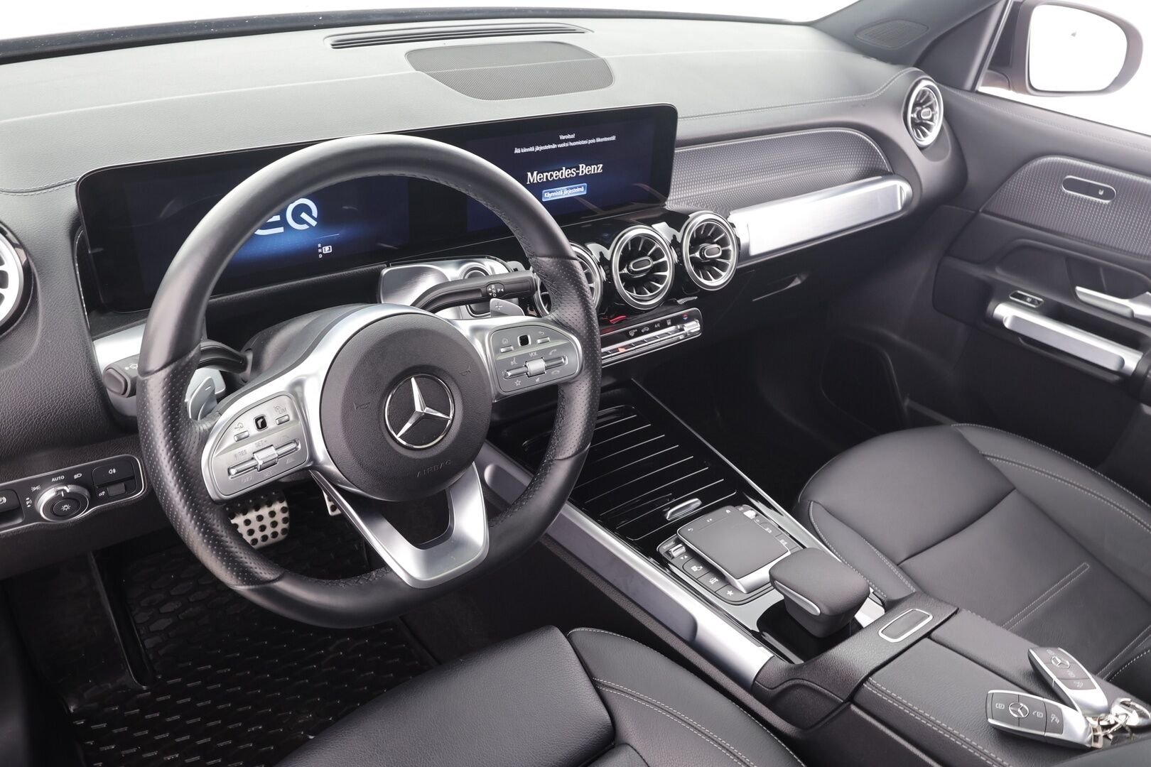 Mercedes-Benz EQB 2023 350 4MATIC AMG Business 7-P * Distronic+ / Panorama / 360° / Midline / Keyless / Nahat / Widescreen * - Suomi-auto / Kahdet renkaat aluvanteilla / Merkkihuollettu