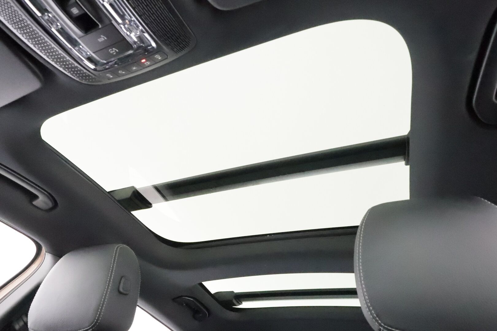 Mercedes-Benz EQB 2023 350 4MATIC AMG Business 7-P * Distronic+ / Panorama / 360° / Midline / Keyless / Nahat / Widescreen * - Suomi-auto / Kahdet renkaat aluvanteilla / Merkkihuollettu