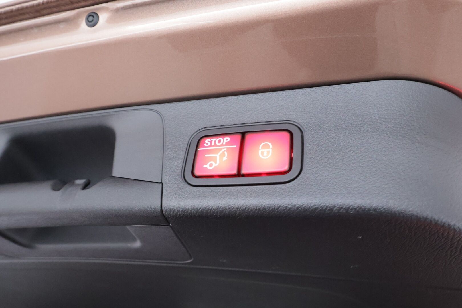 Mercedes-Benz EQB 2023 350 4MATIC AMG Business 7-P * Distronic+ / Panorama / 360° / Midline / Keyless / Nahat / Widescreen * - Suomi-auto / Kahdet renkaat aluvanteilla / Merkkihuollettu