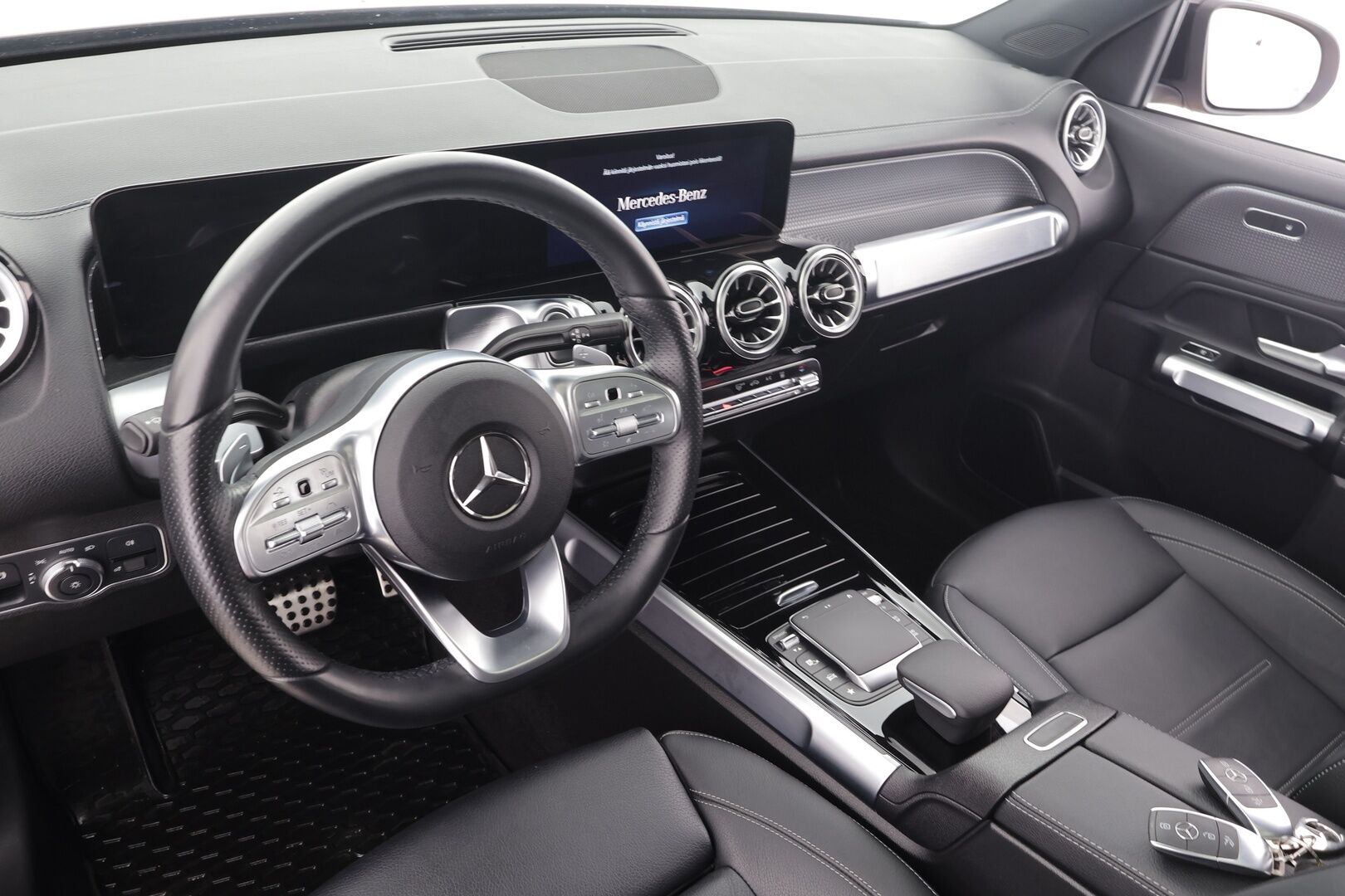 Mercedes-Benz EQB 2023 350 4MATIC AMG Business 7-P * Distronic+ / Panorama / 360° / Midline / Keyless / Nahat / Widescreen * - Suomi-auto / Kahdet renkaat aluvanteilla / Merkkihuollettu