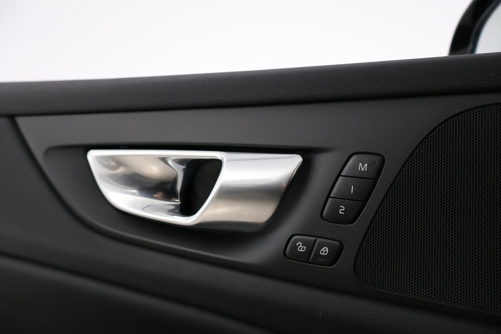 Volvo V60 2023 B3 MHEV Plus Dark DCT aut * Facelift / Webasto / ACC / Peruutuskamera / Sähkökontti / Vetokoukku - 1OM Suomiauto / Jakopää tehty / Juuri tullut Tampereelle!