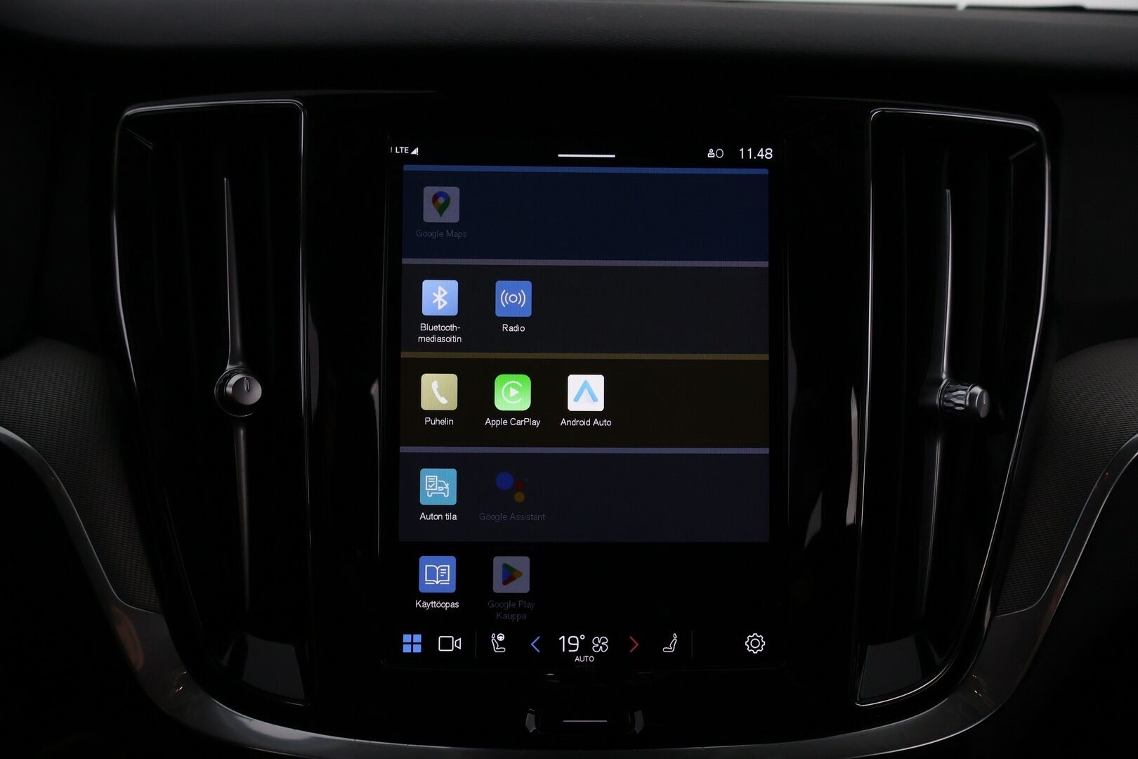 Volvo V60 2023 B3 MHEV Plus Dark DCT aut * Facelift / Webasto / ACC / Peruutuskamera / Sähkökontti / Vetokoukku - 1OM Suomiauto / Jakopää tehty / Juuri tullut Tampereelle!