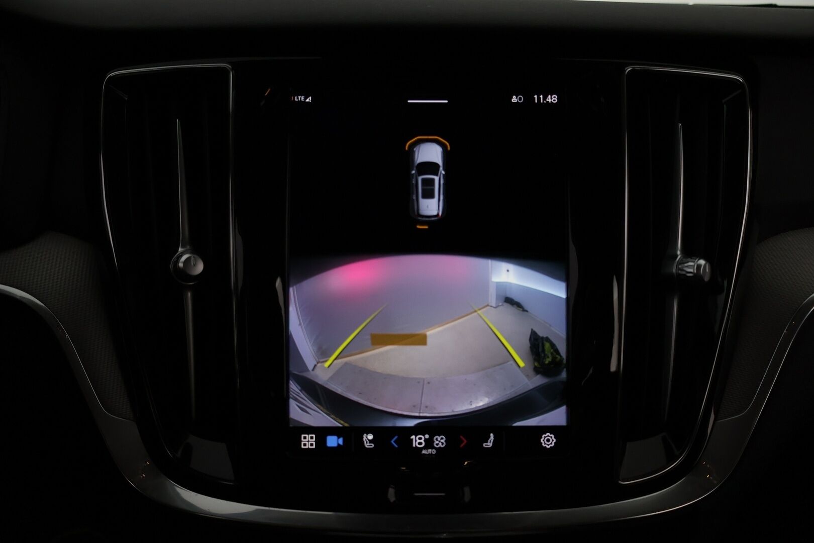 Volvo V60 2023 B3 MHEV Plus Dark DCT aut * Facelift / Webasto / ACC / Peruutuskamera / Sähkökontti / Vetokoukku - 1OM Suomiauto / Jakopää tehty / Juuri tullut Tampereelle!