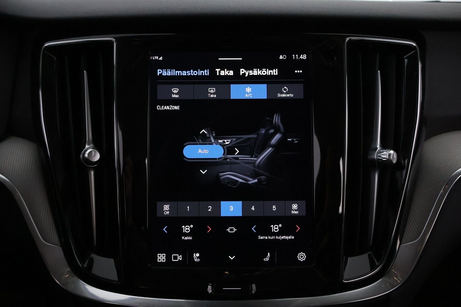 Volvo V60 2023 B3 MHEV Plus Dark DCT aut * Facelift / Webasto / ACC / Peruutuskamera / Sähkökontti / Vetokoukku - 1OM Suomiauto / Jakopää tehty / Juuri tullut Tampereelle!