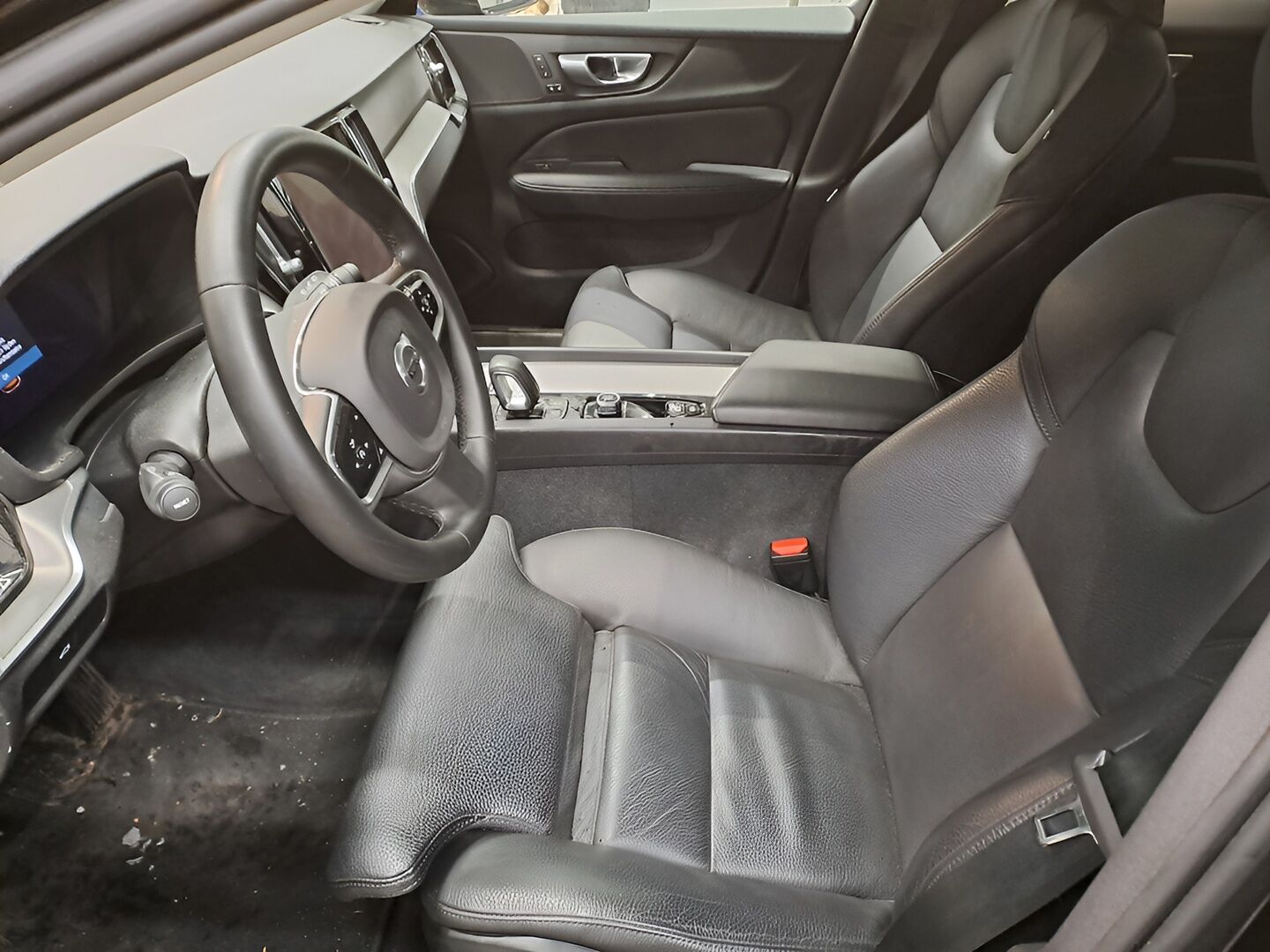 Volvo V60 2023 B3 MHEV Plus Dark DCT aut * Facelift / Webasto / ACC / Peruutuskamera / Sähkökontti / Vetokoukku - 1OM Suomiauto / Jakopää tehty / Juuri tullut Tampereelle! - HULLUT JOULUT KORKOTARJOUS 2,49% 