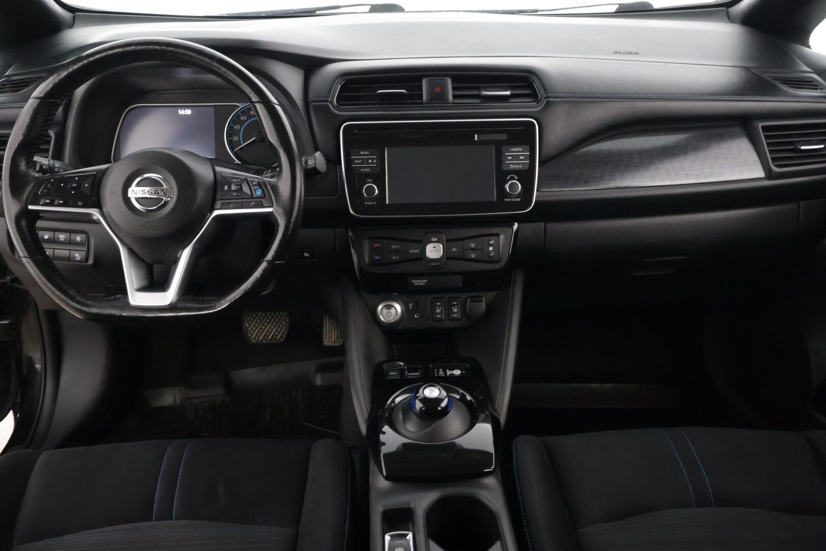 Nissan Leaf 2018 40kWh ** BLIS / Lane assist / ACC / 360-kamera / Type 2** - Apple ja Android auto / Kahdet renkaat vanteineen - HULLUT VÄLIPÄIVÄT KORKOTARJOUS 2,49%