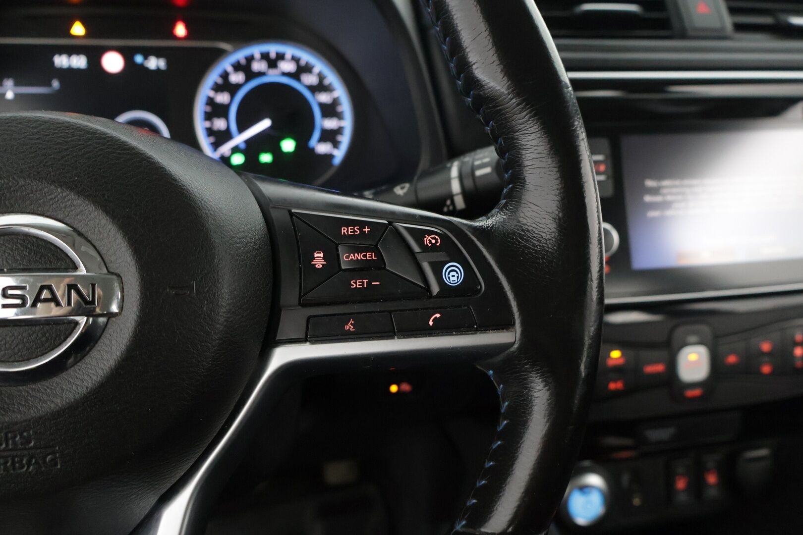 Nissan Leaf 2018 40kWh **ACC / BLIS / Lane assist / 360-kamera** - Carplay & Android auto / 2x Renkaat ja vanteet