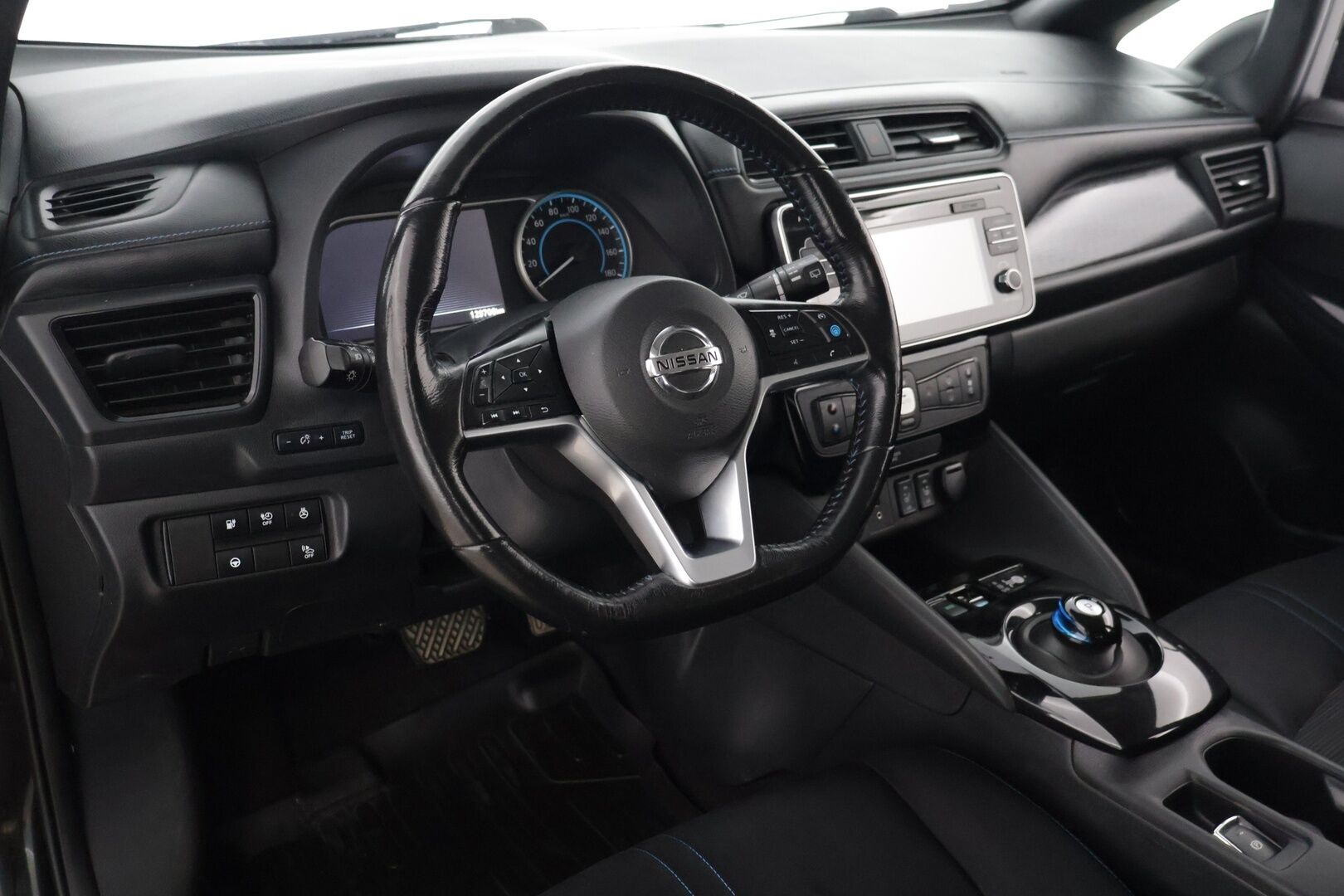 Nissan Leaf 2018 40kWh **ACC / BLIS / Lane assist / 360-kamera** - Carplay & Android auto / 2x Renkaat ja vanteet