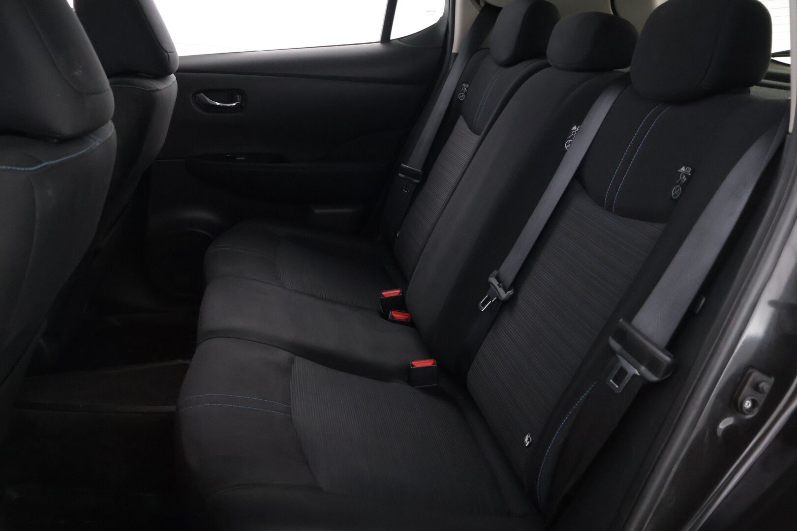 Nissan Leaf 2018 40kWh ** BLIS / Lane assist / ACC / 360-kamera / Type 2** - Apple ja Android auto / Kahdet renkaat vanteineen - HULLUT VÄLIPÄIVÄT KORKOTARJOUS 2,49%