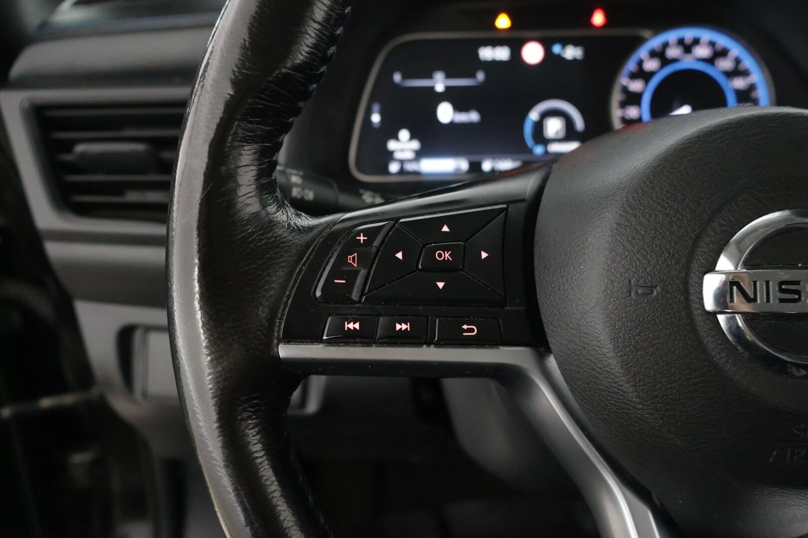 Nissan Leaf 2018 40kWh **ACC / BLIS / Lane assist / 360-kamera** - Carplay & Android auto / 2x Renkaat ja vanteet