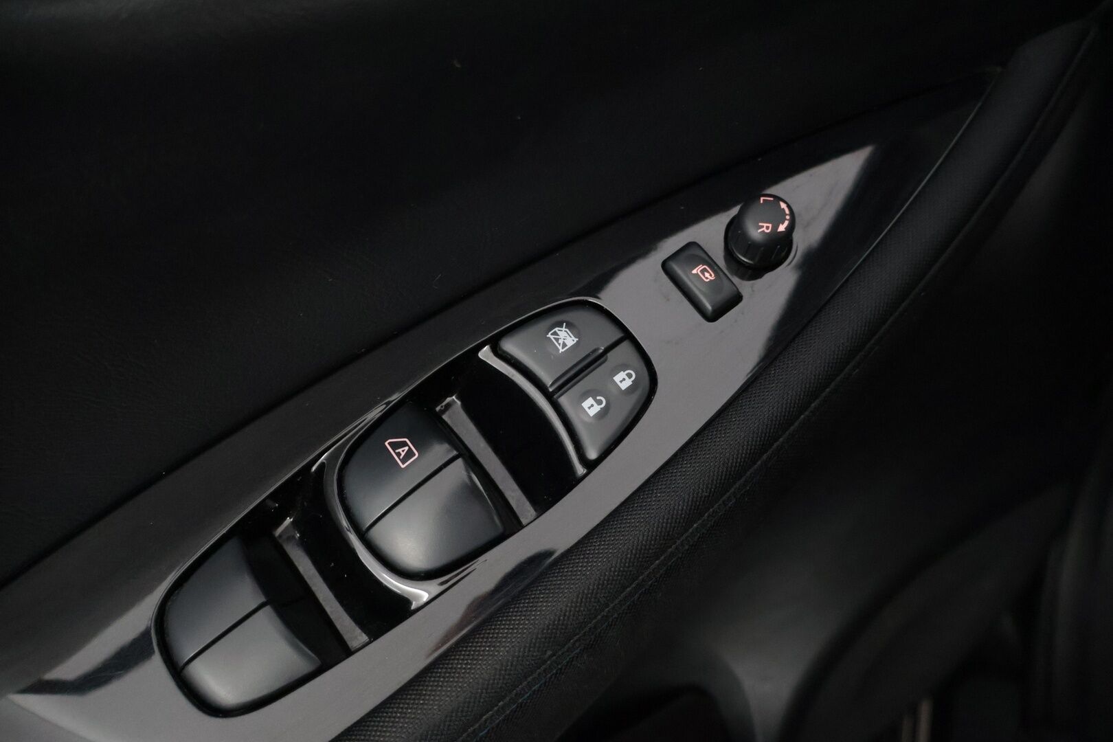 Nissan Leaf 2018 40kWh ** BLIS / Lane assist / ACC / 360-kamera / Type 2** - Apple ja Android auto / Kahdet renkaat vanteineen - HULLUT VÄLIPÄIVÄT KORKOTARJOUS 2,49%