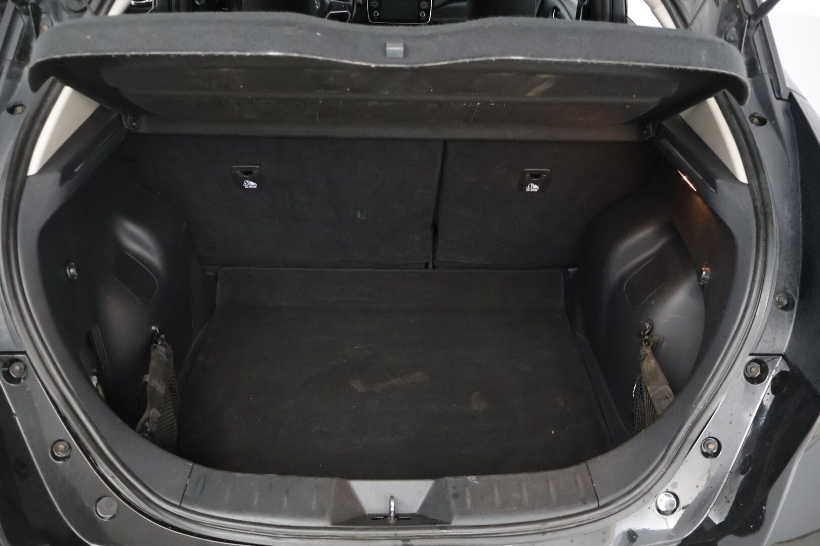 Nissan Leaf 2018 40kWh ** BLIS / Lane assist / ACC / 360-kamera / Type 2** - Apple ja Android auto / Kahdet renkaat vanteineen - HULLUT VÄLIPÄIVÄT KORKOTARJOUS 2,49%