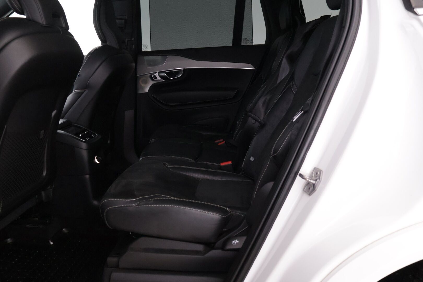 Volvo XC90 2019 T8 AWD R-Design aut *Four-C / Bower & Wilkins / Panorama / 360-Kamera / HUD / ACC / Muistipenkki / Webasto / BLIS* - Juuri saapunut siistikuntoinen ja hyvin huollettu sekä varusteltu XC90 kaksilla renkailla ja vanteilla!