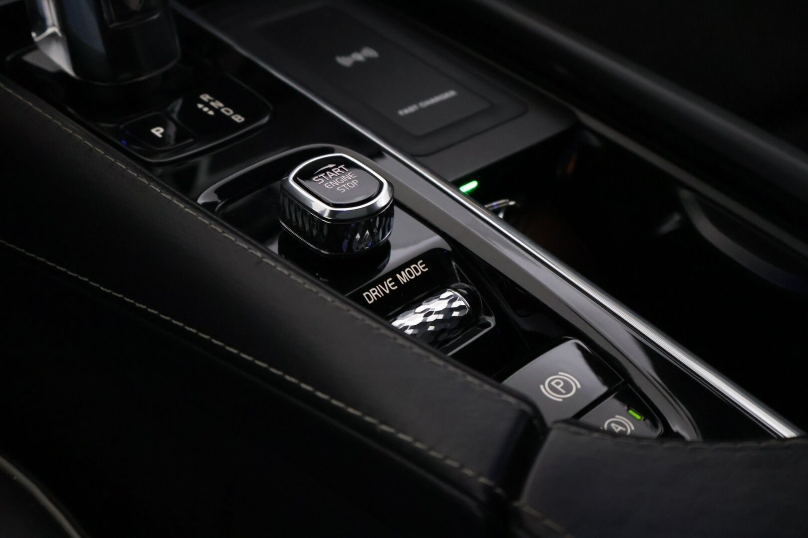 Volvo XC90 2019 T8 AWD R-Design aut *Four-C / Bower & Wilkins / Panorama / 360-Kamera / HUD / ACC / Muistipenkki / Webasto / BLIS* - Juuri saapunut siistikuntoinen ja hyvin huollettu sekä varusteltu XC90 kaksilla renkailla ja vanteilla!