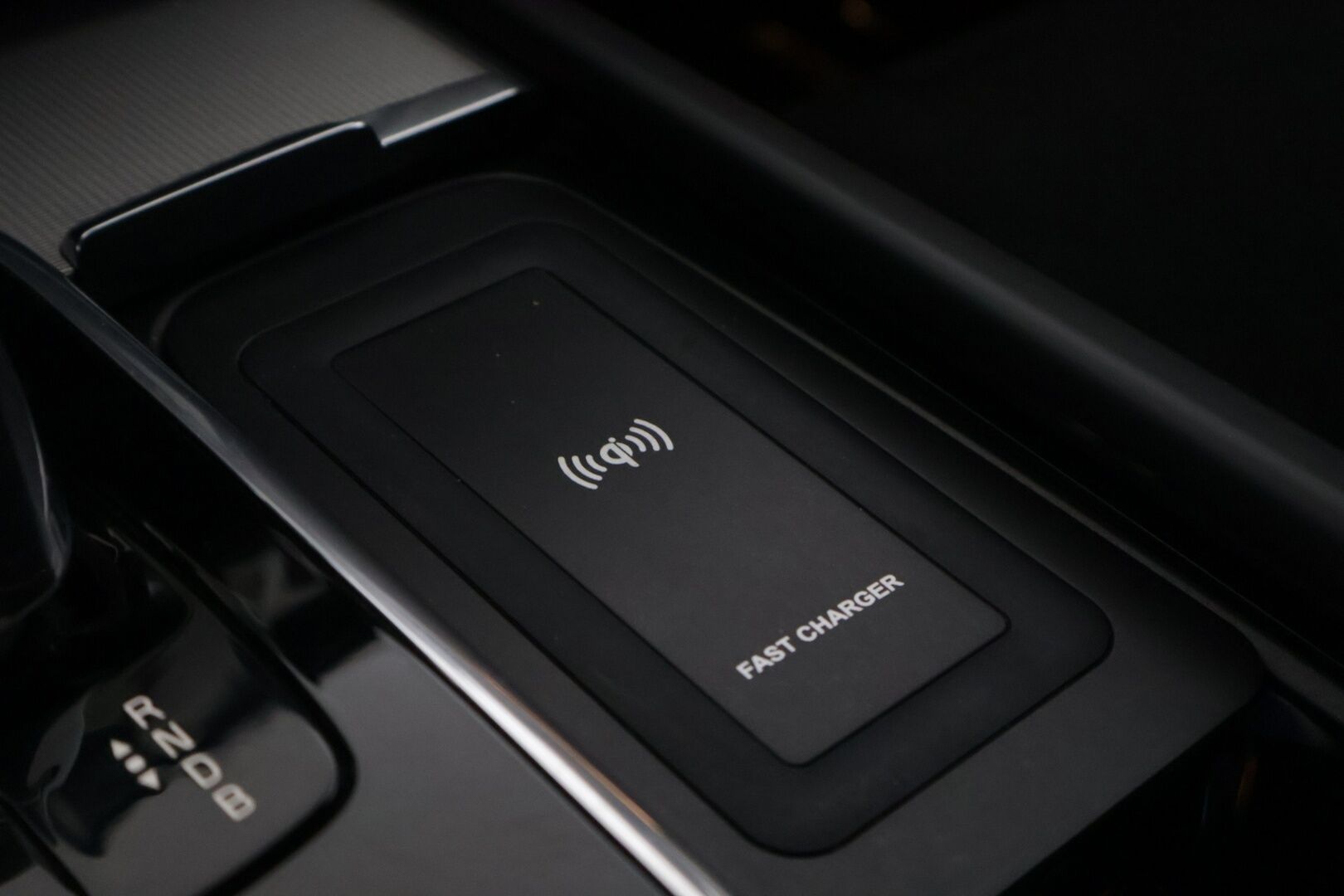 Volvo XC90 2019 T8 AWD R-Design aut *Four-C / Bower & Wilkins / Panorama / 360-Kamera / HUD / ACC / Muistipenkki / Webasto / BLIS* - Juuri saapunut siistikuntoinen ja hyvin huollettu sekä varusteltu XC90 kaksilla renkailla ja vanteilla!