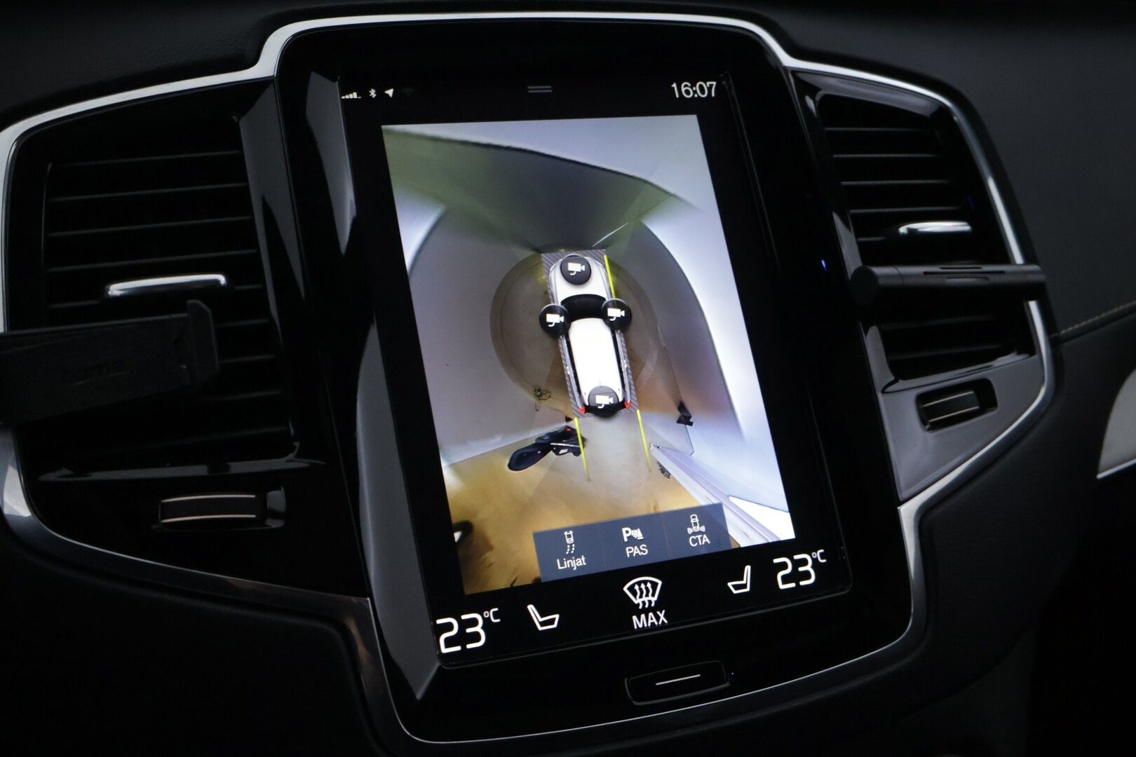 Volvo XC90 2019 T8 AWD R-Design aut *Four-C / Bower & Wilkins / Panorama / 360-Kamera / HUD / ACC / Muistipenkki / Webasto / BLIS* - Juuri saapunut siistikuntoinen ja hyvin huollettu sekä varusteltu XC90 kaksilla renkailla ja vanteilla!