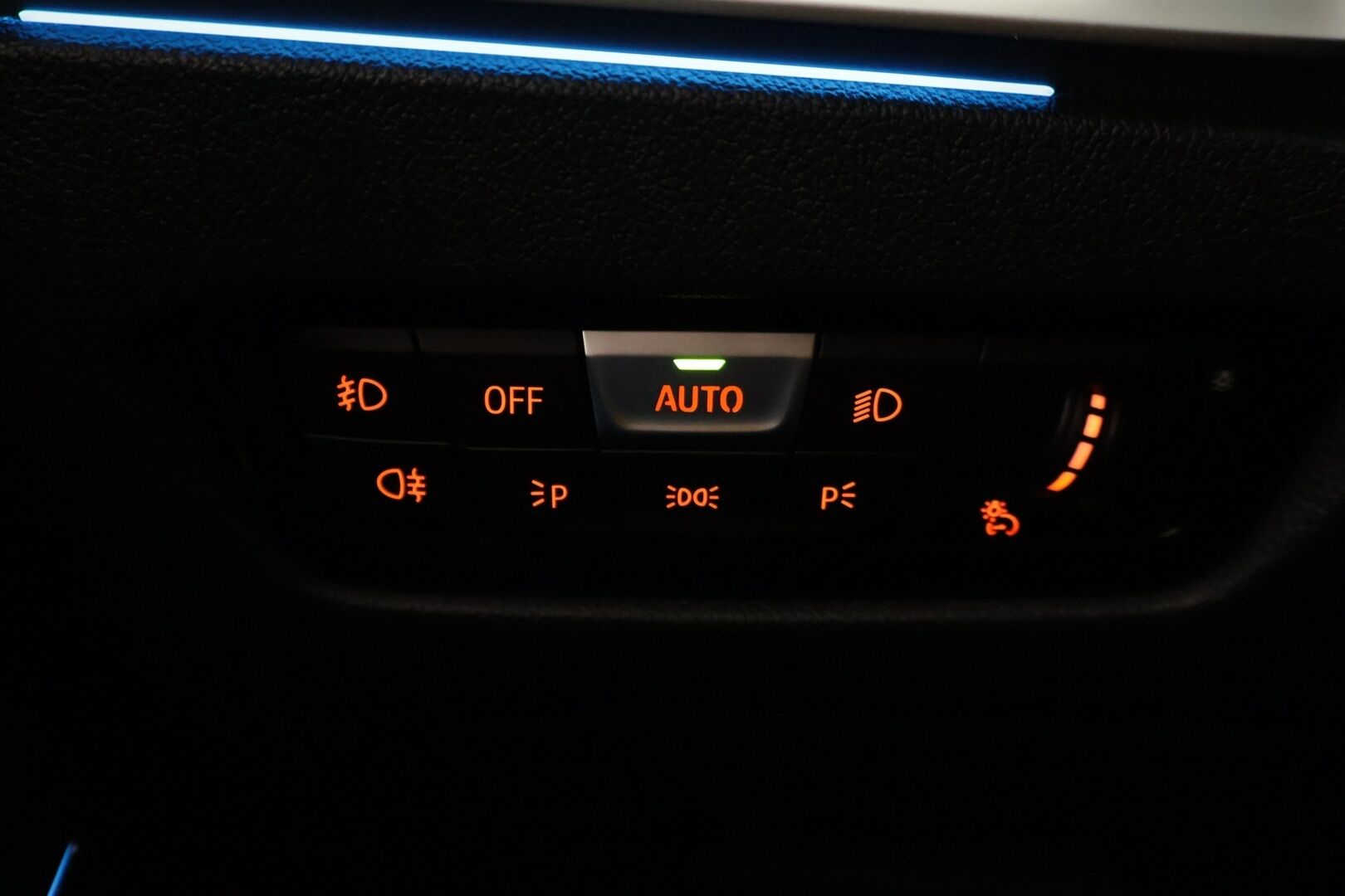 BMW 330 2020 G20 Sedan 330e Business Sport *Vakionopeudensäädin / DIgimittaristo / Sport penkit / Tutkat edessä ja takana / Navi / Hifit* - *2x Renkaat & Vanteet / Merkkihuollettu / Akku kuntotarkastettu*