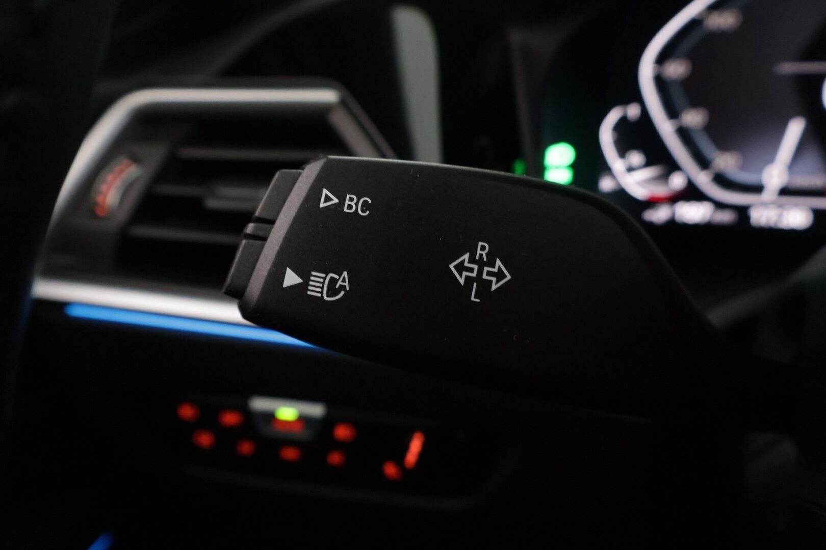 BMW 330 2020 G20 Sedan 330e Business Sport *Vakionopeudensäädin / DIgimittaristo / Sport penkit / Tutkat edessä ja takana / Navi / Hifit* - *Juuri katsastettu / 2x Renkaat & Vanteet / Merkkihuollettu / Akku kuntotarkastettu*