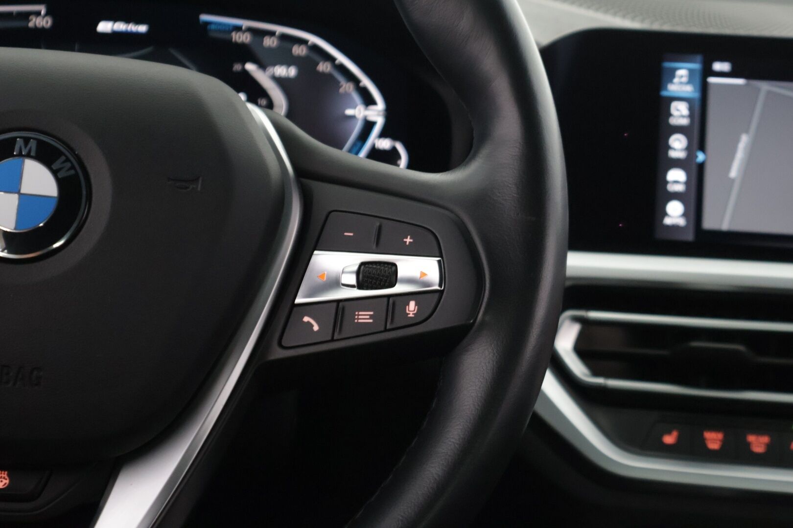 BMW 330 2020 G20 Sedan 330e Business Sport *Vakionopeudensäädin / DIgimittaristo / Sport penkit / Tutkat edessä ja takana / Navi / Hifit* - *Juuri katsastettu / 2x Renkaat & Vanteet / Merkkihuollettu / Akku kuntotarkastettu*