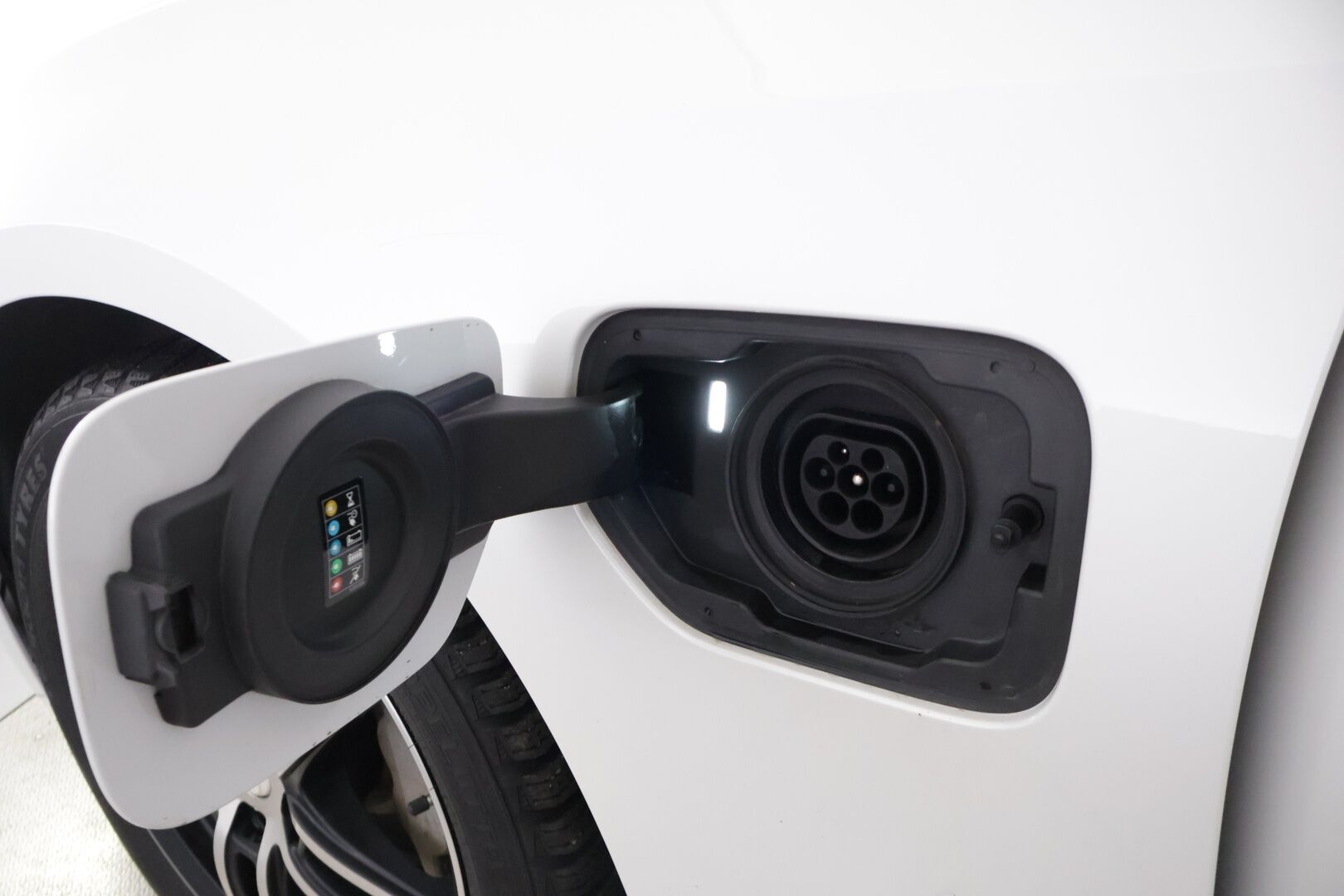 BMW 330 2020 G20 Sedan 330e Business Sport *Vakionopeudensäädin / DIgimittaristo / Sport penkit / Tutkat edessä ja takana / Navi / Hifit* - *Juuri katsastettu / 2x Renkaat & Vanteet / Merkkihuollettu / Akku kuntotarkastettu*