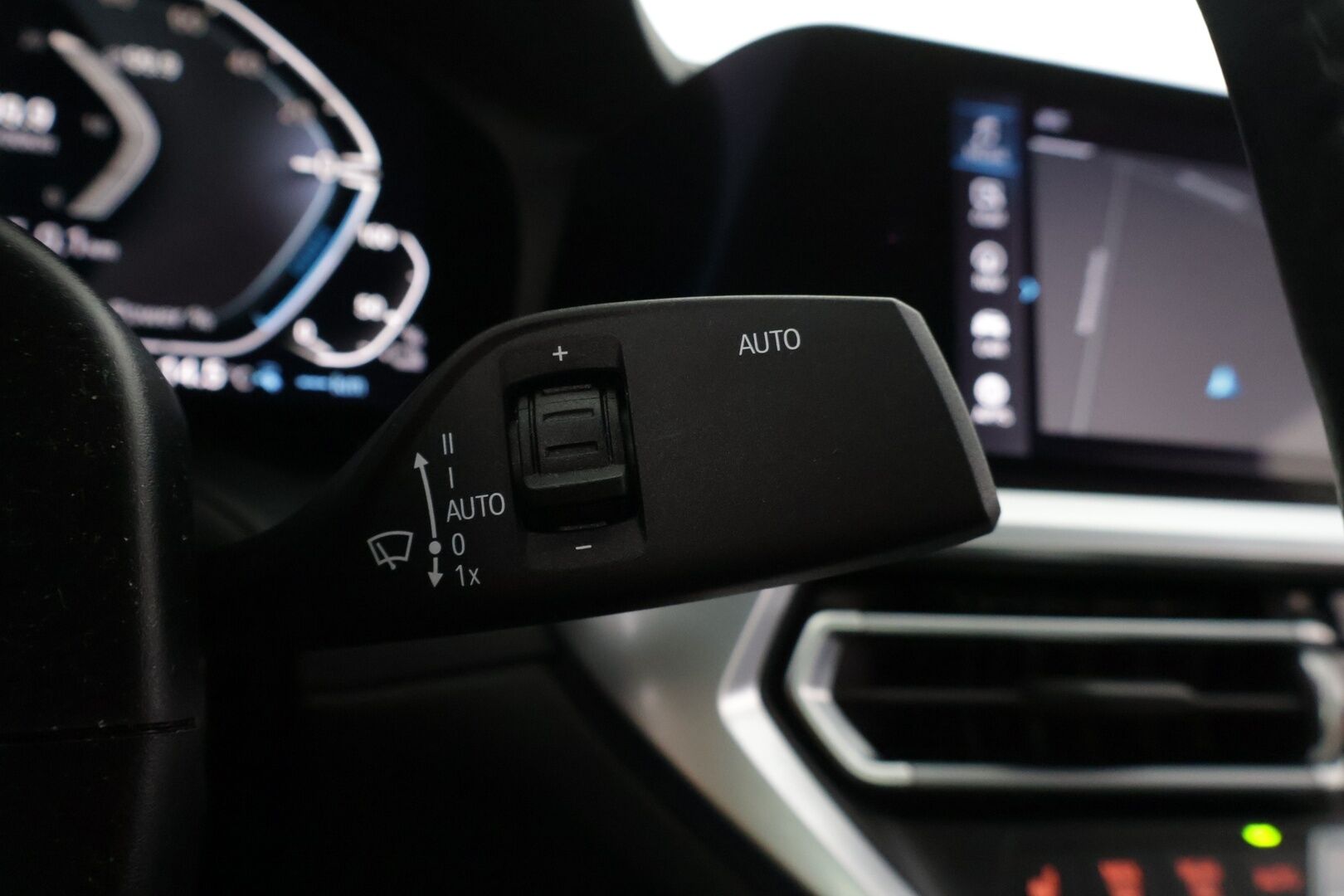 BMW 330 2020 G20 Sedan 330e Business Sport *Vakionopeudensäädin / DIgimittaristo / Sport penkit / Tutkat edessä ja takana / Navi / Hifit* - *Juuri katsastettu / 2x Renkaat & Vanteet / Merkkihuollettu / Akku kuntotarkastettu*