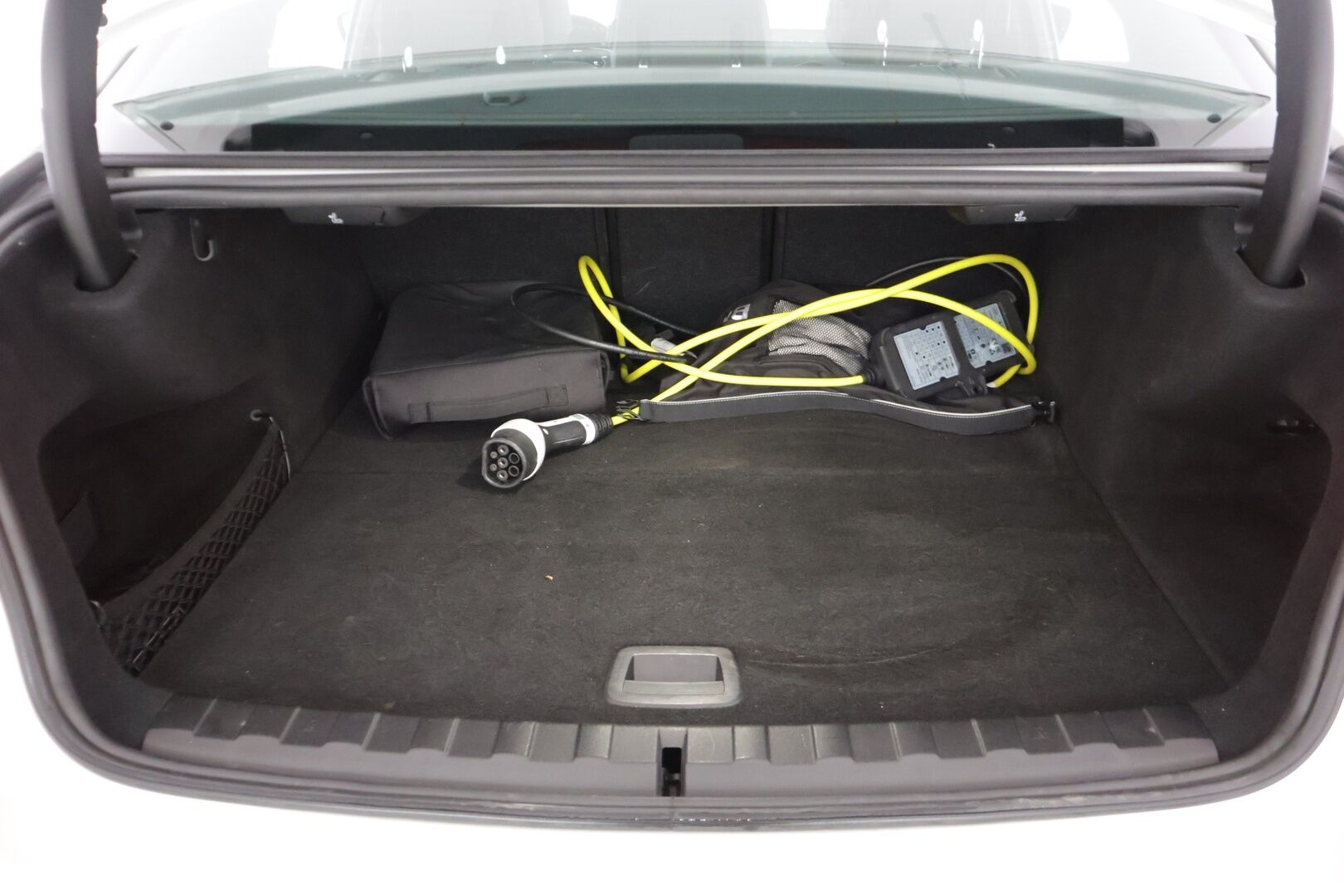 BMW 330 2020 G20 Sedan 330e Business Sport *Vakionopeudensäädin / DIgimittaristo / Sport penkit / Tutkat edessä ja takana / Navi / Hifit* - *2x Renkaat & Vanteet / Merkkihuollettu / Akku kuntotarkastettu*