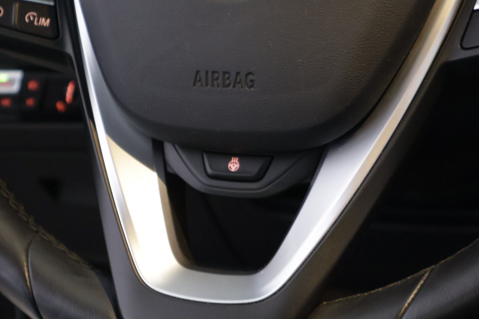 BMW 330 2020 G20 Sedan 330e Business Sport *Vakionopeudensäädin / DIgimittaristo / Sport penkit / Tutkat edessä ja takana / Navi / Hifit* - *2x Renkaat & Vanteet / Merkkihuollettu / Akku kuntotarkastettu*