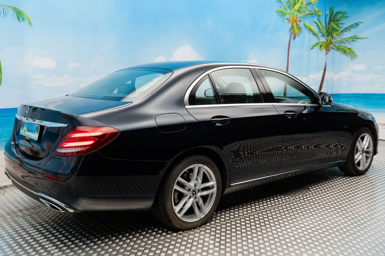 MERCEDES-BENZ E 2018 350e Premium Business - Distronic+ | Burmester | P.kamera | Sporttipenkit | 