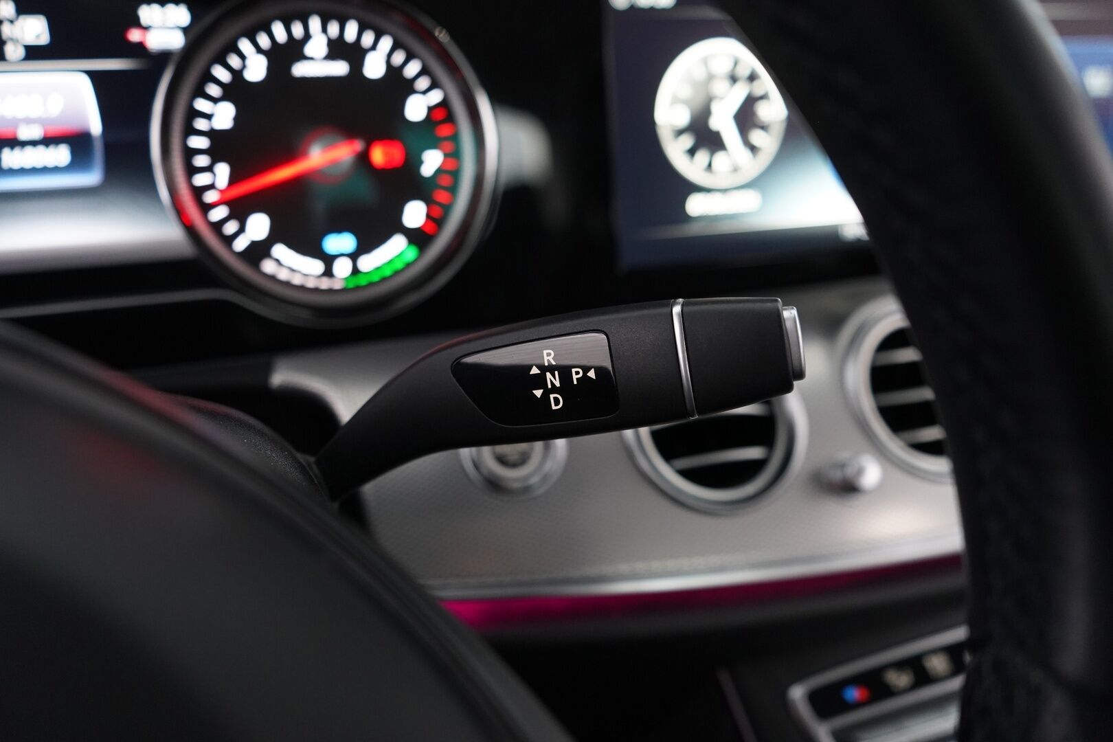 MERCEDES-BENZ E 2018 350e Premium Business - Distronic+ | Burmester | P.kamera | Sporttipenkit | Juuri huollettu | Kahdet renkaat OEM vanteilla
