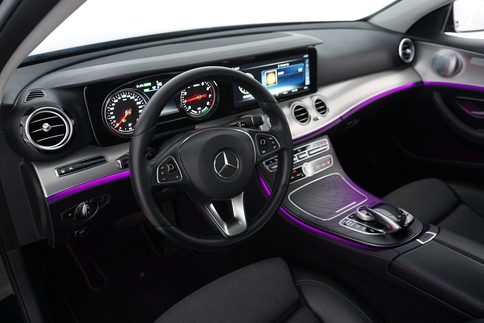 MERCEDES-BENZ E 2018 350e Premium Business - Distronic+ | Burmester | P.kamera | Sporttipenkit | Juuri huollettu | Kahdet renkaat OEM vanteilla