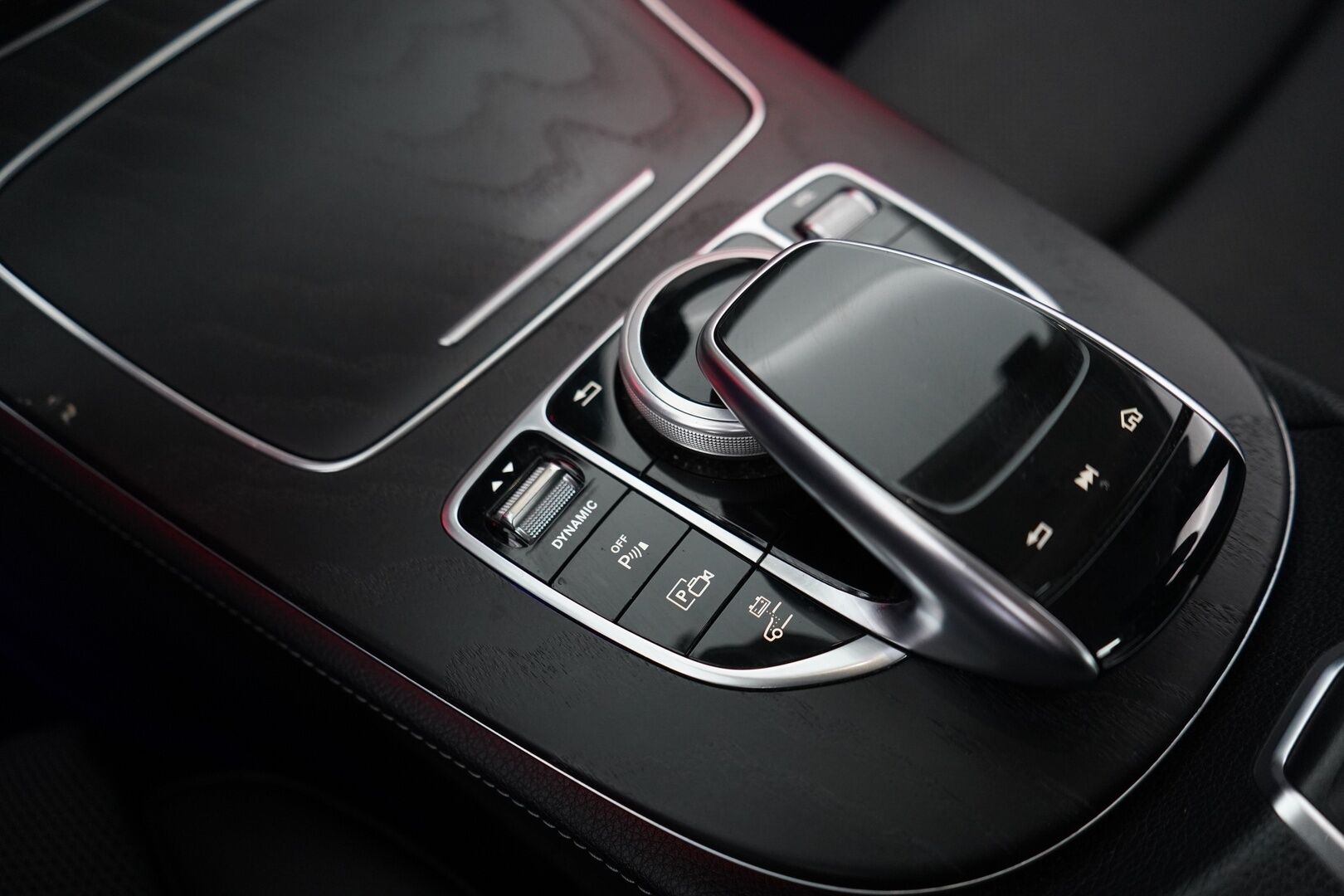 MERCEDES-BENZ E 2018 350e Premium Business - Distronic+ | Burmester | P.kamera | Sporttipenkit | Juuri huollettu | Kahdet renkaat OEM vanteilla