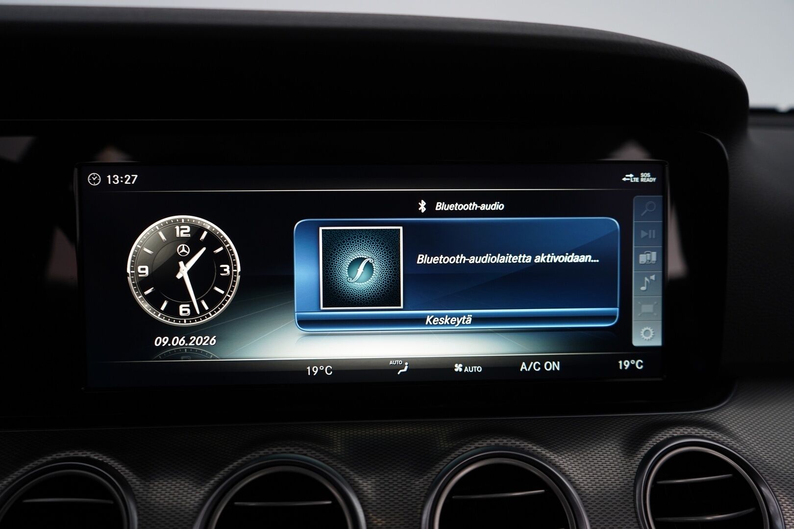MERCEDES-BENZ E 2018 350e Premium Business - Distronic+ | Burmester | P.kamera | Sporttipenkit | Juuri huollettu | Kahdet renkaat OEM vanteilla