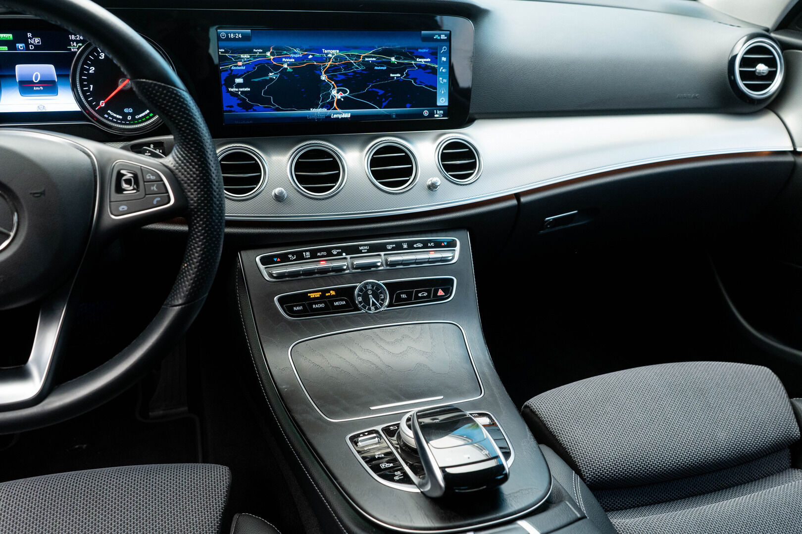 MERCEDES-BENZ E 2018 350e Premium Business - Distronic+ | Burmester | P.kamera | Sporttipenkit | 
