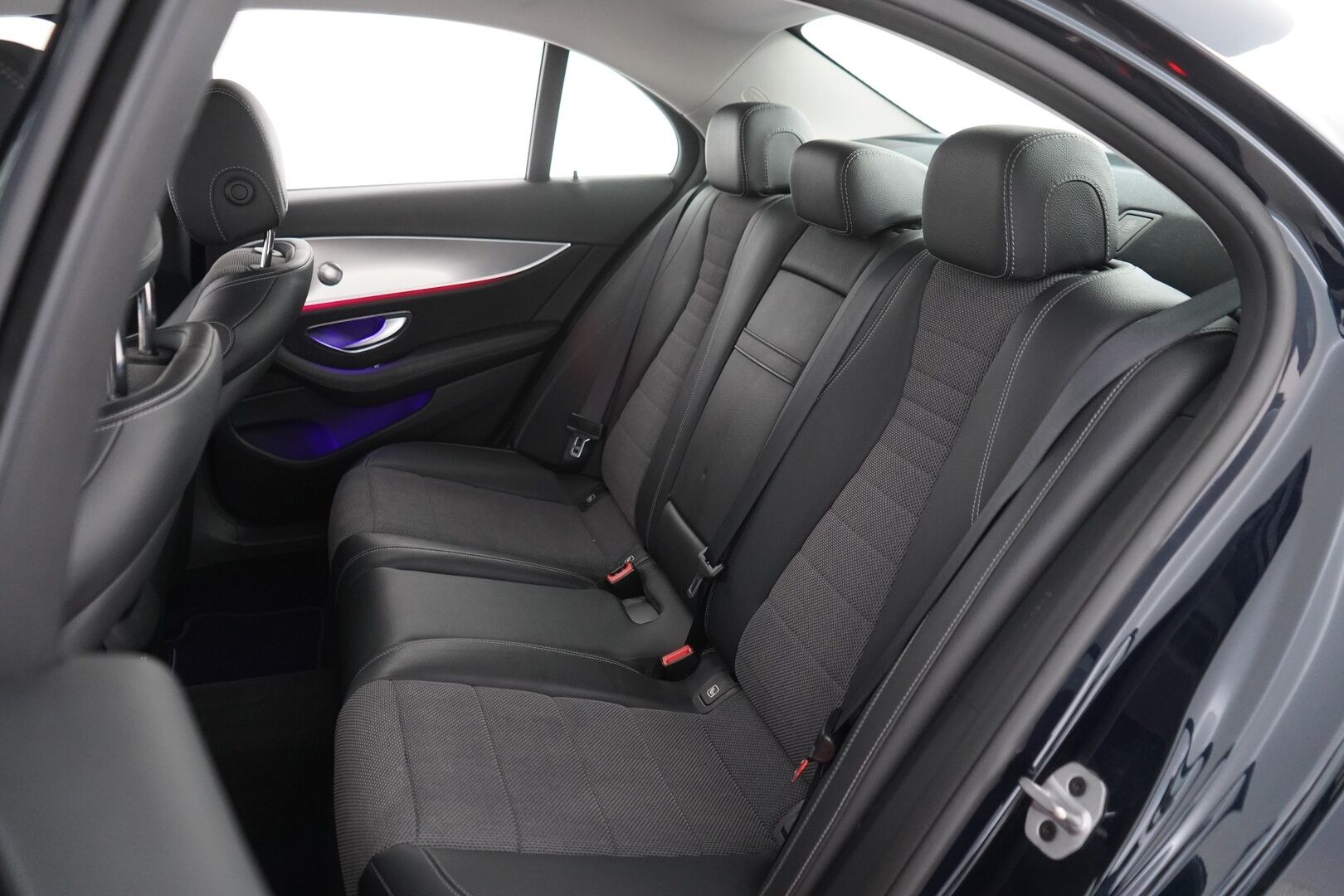 MERCEDES-BENZ E 2018 350e Premium Business - Distronic+ | Burmester | P.kamera | Sporttipenkit | Juuri huollettu | Kahdet renkaat OEM vanteilla