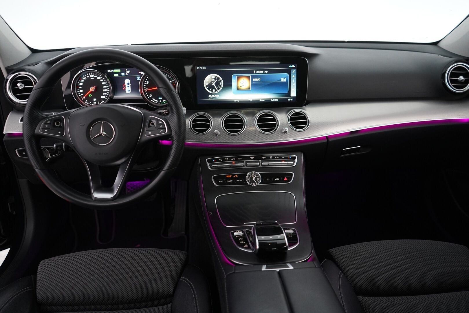 MERCEDES-BENZ E 2018 350e Premium Business - Distronic+ | Burmester | P.kamera | Sporttipenkit | Juuri huollettu | Kahdet renkaat OEM vanteilla