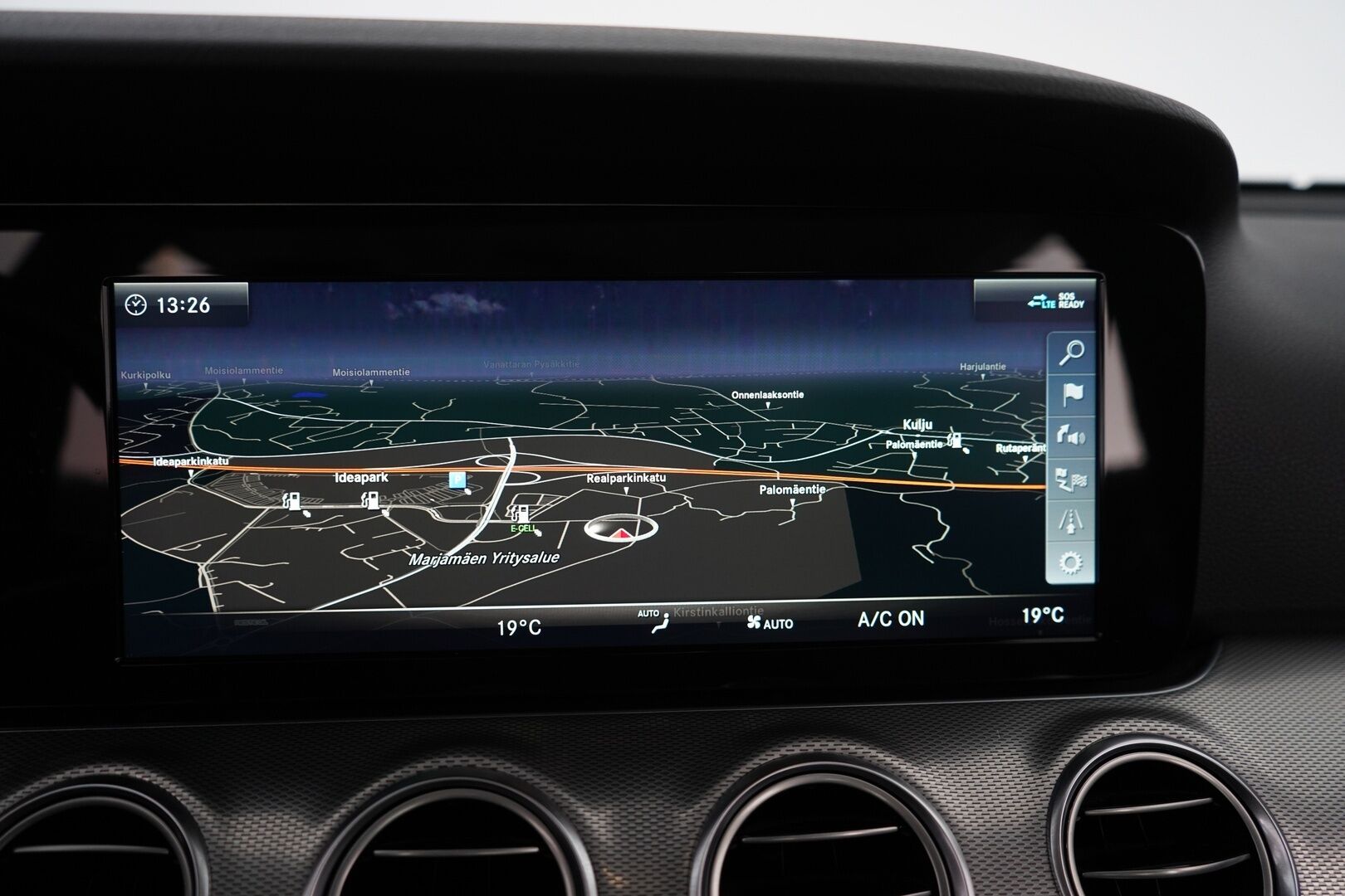 MERCEDES-BENZ E 2018 350e Premium Business - Distronic+ | Burmester | P.kamera | Sporttipenkit | Juuri huollettu | Kahdet renkaat OEM vanteilla
