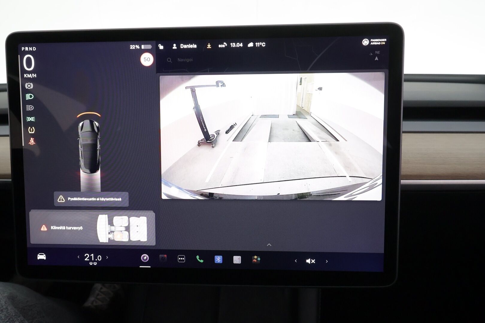 Tesla Model 3 2022 RWD * ILP / ACC / Lasikatto / Matrix-LED / P.Kamera / Muistipenkki / Premium Speakers / Navi / Kaistavahti / Keyless * - 1-om Suomi-auto / Akku kuntotarkastettu / 2x Latauskaapelit - Osta nyt, maksa vasta ensi vuonna