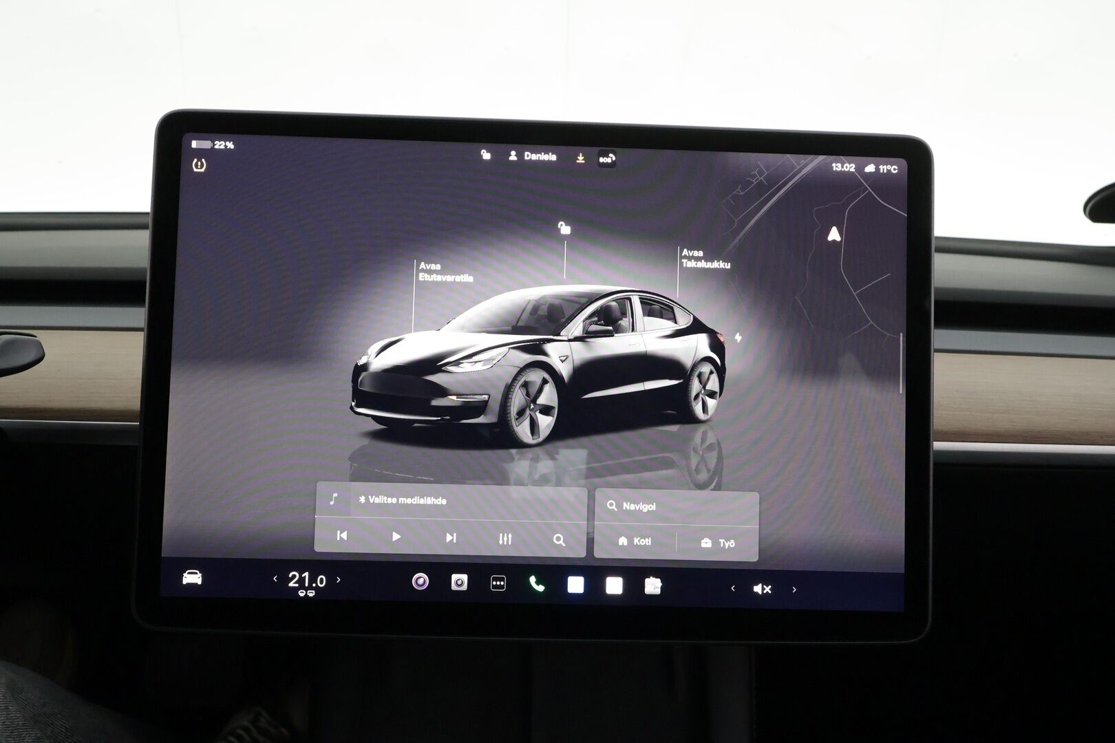 Tesla Model 3 2022 RWD * ILP / ACC / Lasikatto / Matrix-LED / P.Kamera / Muistipenkki / Premium Speakers / Navi / Kaistavahti / Keyless * - 1-om Suomi-auto / Akku kuntotarkastettu / 2x Latauskaapelit - Osta nyt, maksa vasta ensi vuonna
