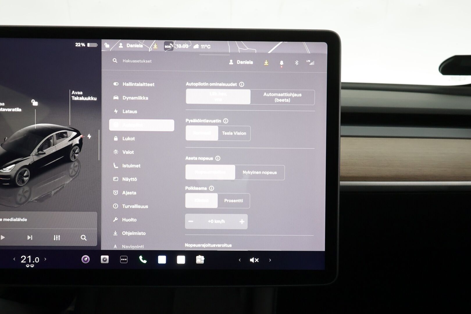 Tesla Model 3 2022 RWD * ILP / ACC / Lasikatto / Matrix-LED / P.Kamera / Muistipenkki / Premium Speakers / Navi / Kaistavahti / Keyless * - 1-om Suomi-auto / Akku kuntotarkastettu / 2x Latauskaapelit - Osta nyt, maksa vasta ensi vuonna