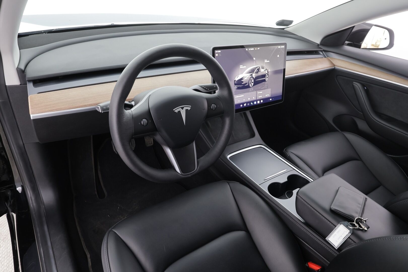 Tesla Model 3 2022 RWD * ILP / ACC / Lasikatto / Matrix-LED / P.Kamera / Muistipenkki / Premium Speakers / Navi / Kaistavahti / Keyless * - 1-om Suomi-auto / Akku kuntotarkastettu / 2x Latauskaapelit - Osta nyt, maksa vasta ensi vuonna