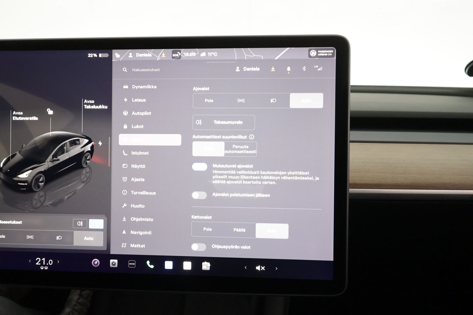 Tesla Model 3 2022 RWD * ILP / ACC / Lasikatto / Matrix-LED / P.Kamera / Muistipenkki / Premium Speakers / Navi / Kaistavahti / Keyless * - 1-om Suomi-auto / Akku kuntotarkastettu / 2x Latauskaapelit - Osta nyt, maksa vasta ensi vuonna