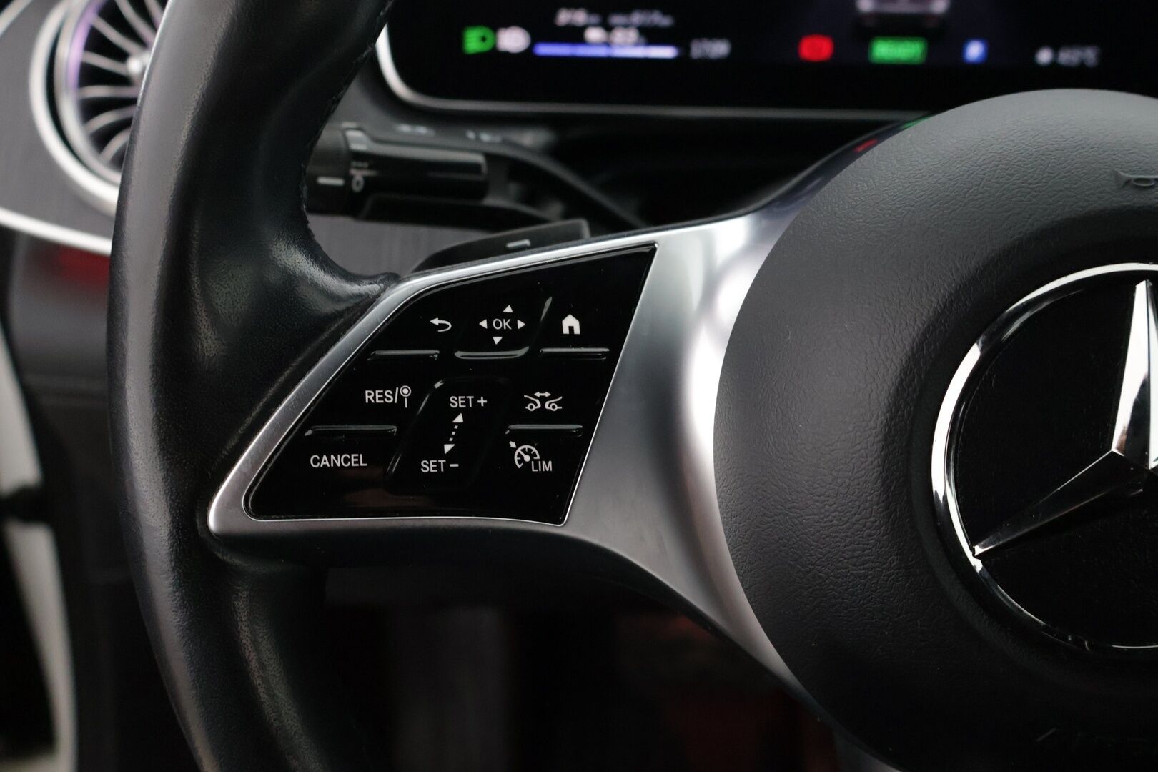 Mercedes-Benz EQE 2023 350+ 4-matic ** SoH 98,6% / ALV / ILP / Distornic Pro / BLIS / P-Kamera / Ratinlämmitin / MBUX - Navi* - 2 renkaat / Suomi-auto / Upeassa kunnossa*