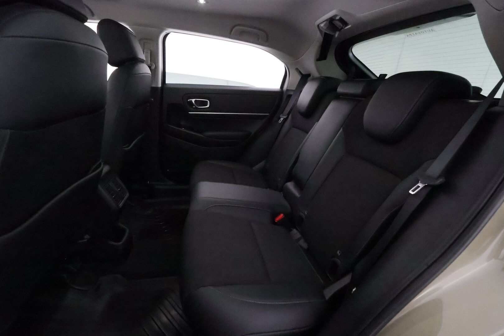 Honda HR-V 2022 Hybrid Advance **Adapt.vakkari / P.kamera / LED / Lohkolämmitin / Digimittaristo / Navi / Puolinahat / KeylessGo** - 3,99 % KORKOTARJOUS TÄHÄN AUTOON 31.8. ASTI! - Suomi-auto / Kahdet renkaat aluvanteilla / Ratin lämmitin / Apple&Android / Sähköluukku 