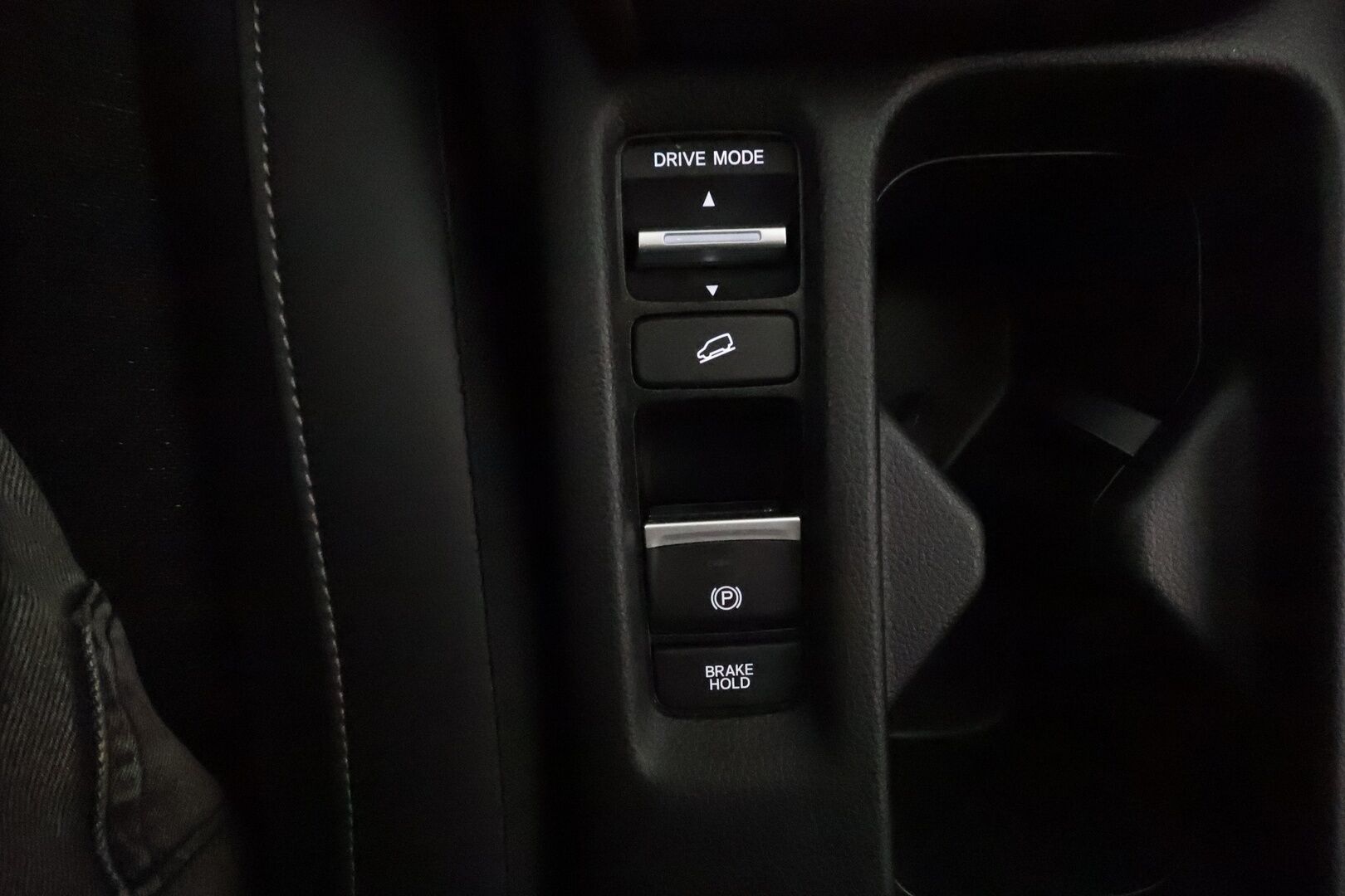 Honda HR-V 2022 Hybrid Advance **Adapt.vakkari / P.kamera / LED / Lohkolämmitin / Digimittaristo / Navi / Puolinahat / KeylessGo** - 3,99 % KORKOTARJOUS TÄHÄN AUTOON 31.8. ASTI! - Suomi-auto / Kahdet renkaat aluvanteilla / Ratin lämmitin / Apple&Android / Sähköluukku 