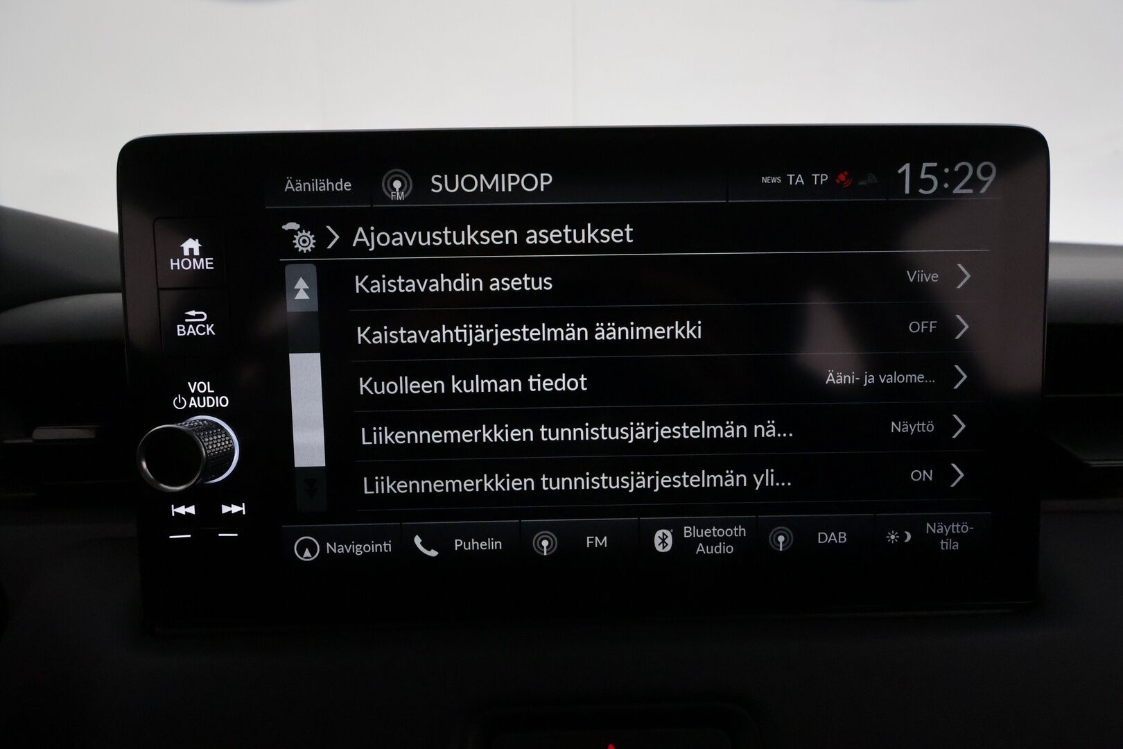 Honda HR-V 2022 Hybrid Advance **Adapt.vakkari / P.kamera / LED / Lohkolämmitin / Digimittaristo / Navi / Puolinahat / KeylessGo** - 3,99 % KORKOTARJOUS TÄHÄN AUTOON 31.8. ASTI! - Suomi-auto / Kahdet renkaat aluvanteilla / Ratin lämmitin / Apple&Android / Sähköluukku 