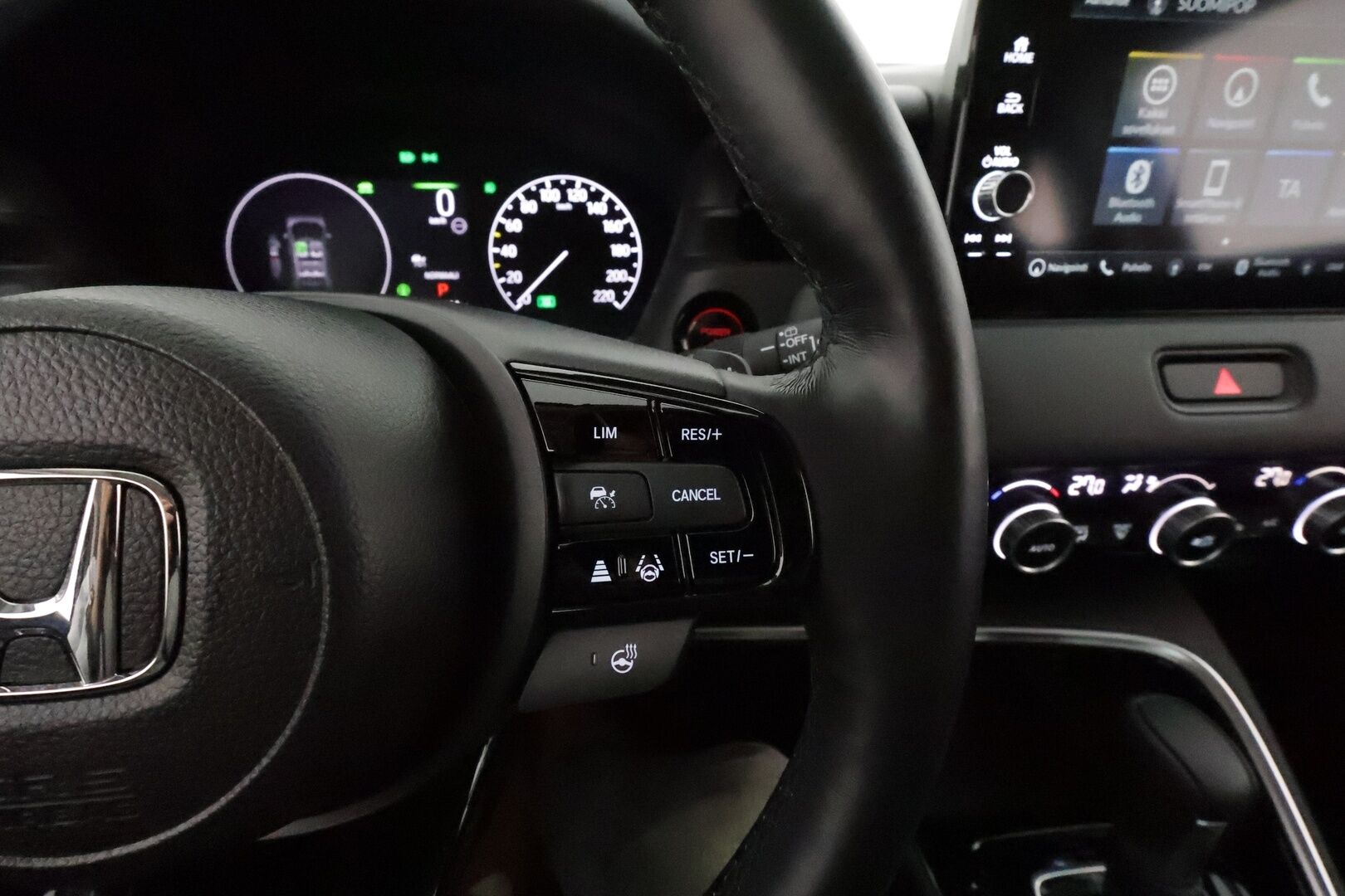 Honda HR-V 2022 Hybrid Advance **Adapt.vakkari / P.kamera / LED / Lohkolämmitin / Digimittaristo / Navi / Puolinahat / KeylessGo** - 3,99 % KORKOTARJOUS TÄHÄN AUTOON 31.8. ASTI! - Suomi-auto / Kahdet renkaat aluvanteilla / Ratin lämmitin / Apple&Android / Sähköluukku 
