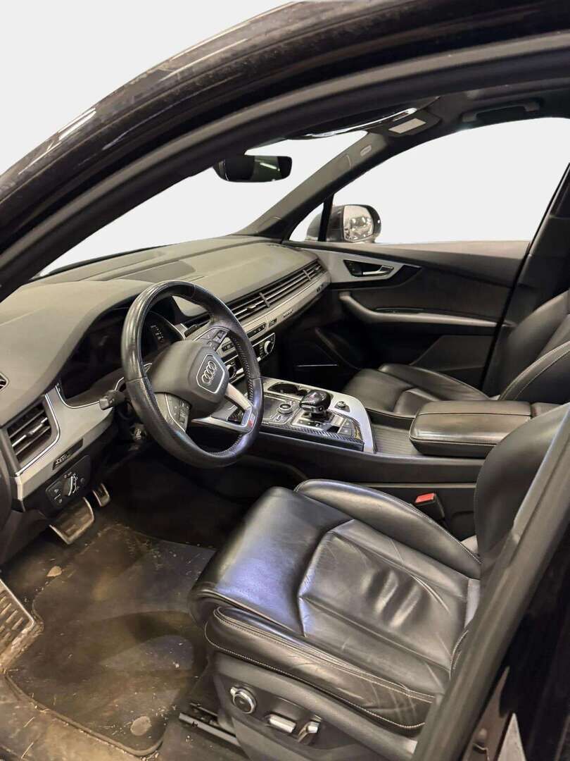 Audi Q7 2017 AUDI Q7 Business 3,0 V6 TDI e-tron quattro tiptronic * S-Line sisä / Panorama / Nahkat / Navi / Lohko+Sisätilalämmitin * - Upea Audi kaksilla renkailla ja vanteilla, 2x avain ja kotilaturi - HULLUT AVAJAISHULINAT KORKOTARJOUS 3,29 %
