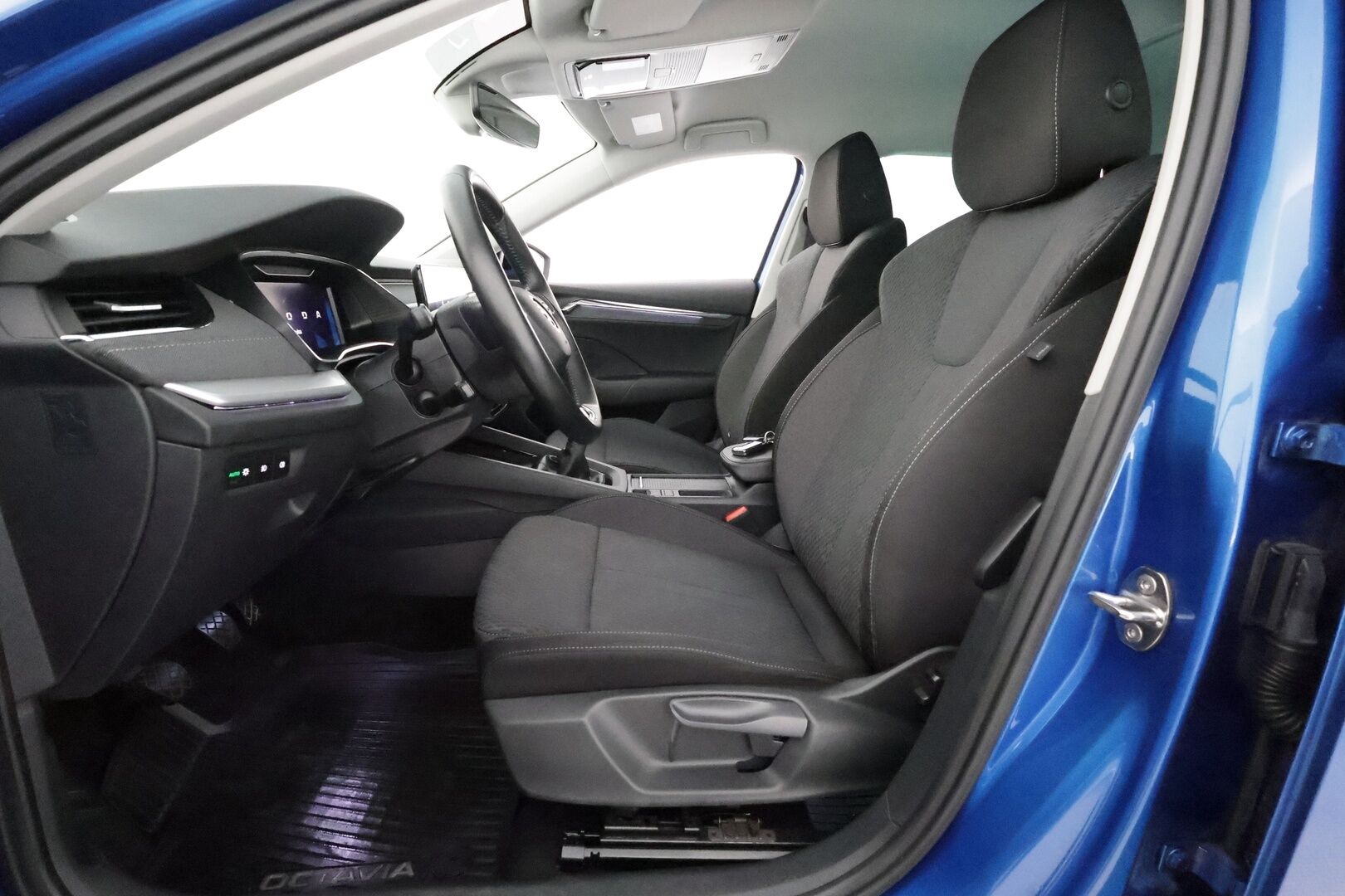Skoda Octavia 2023 Combi 1.5 TSI G-TEC Style** Adapt.vakkari / Webasto / Koukku / P.kamera / KeyLess / Apple&Android / - 1-om Suomi-auto / Merkkihuollettu